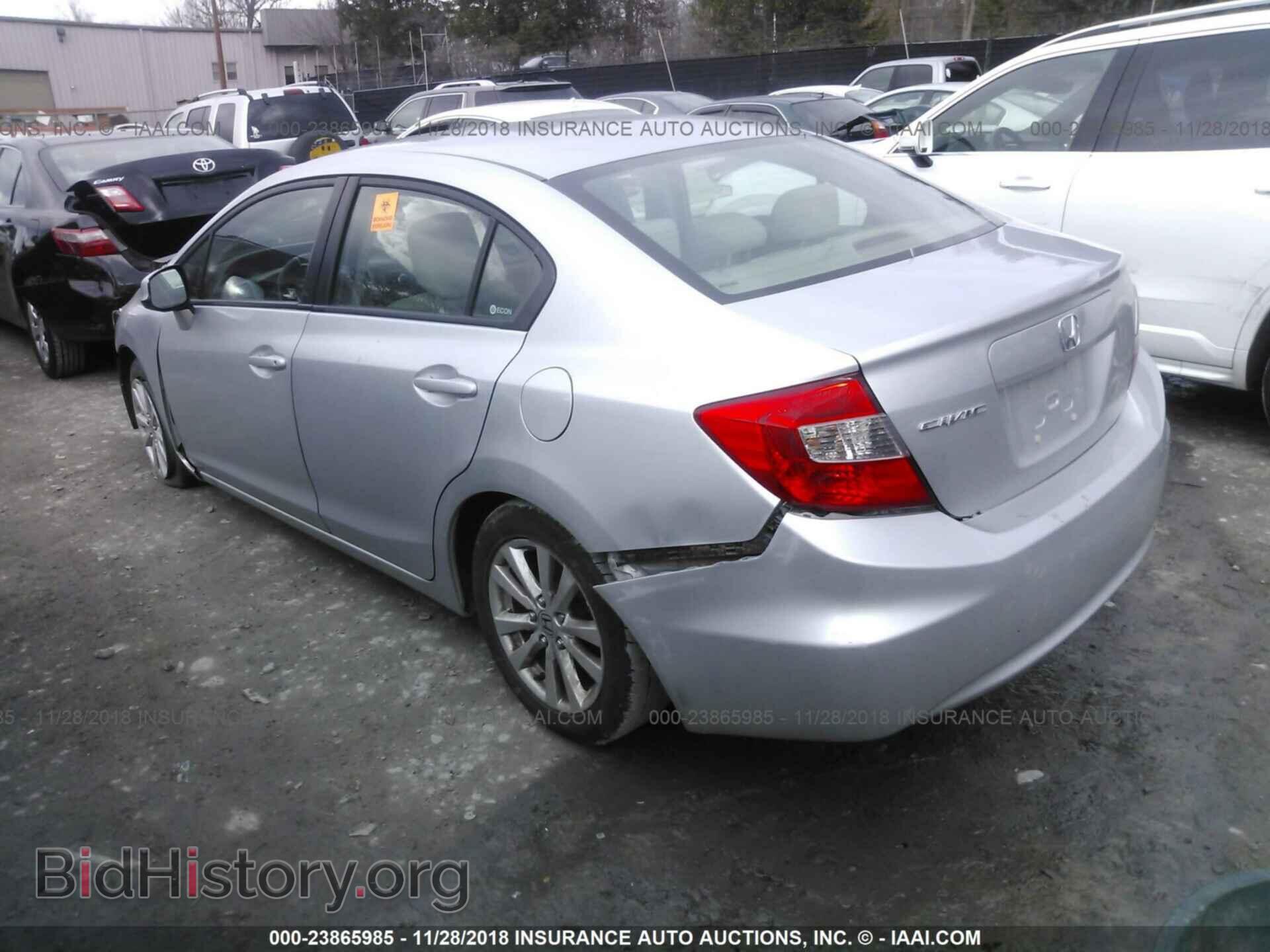 2012 Honda Civic - VIN: 2HGFB2F81CH320748 - Photo 3