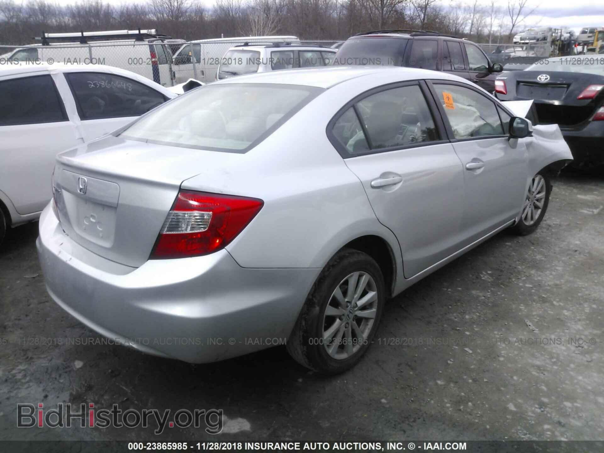 2012 Honda Civic - VIN: 2HGFB2F81CH320748 - Photo 4