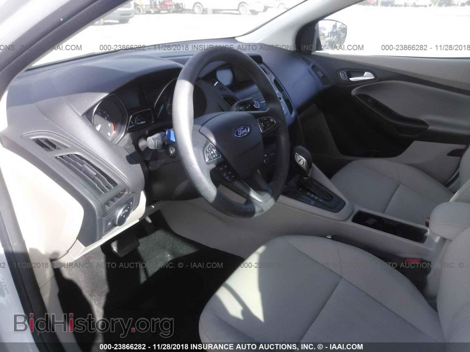 2018 Ford Focus - VIN: 1FADP3F26JL212737 - Фото 5