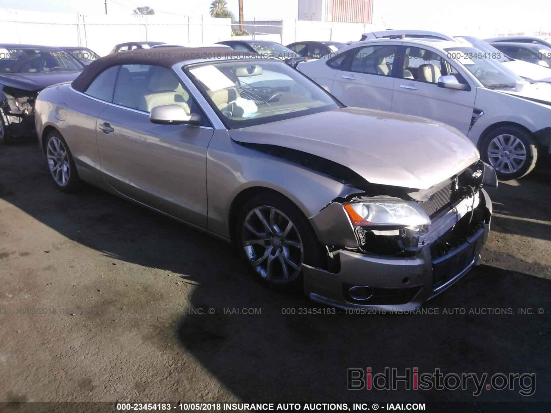 Photo WAUAFAFH4BN000303 - AUDI A5 2011