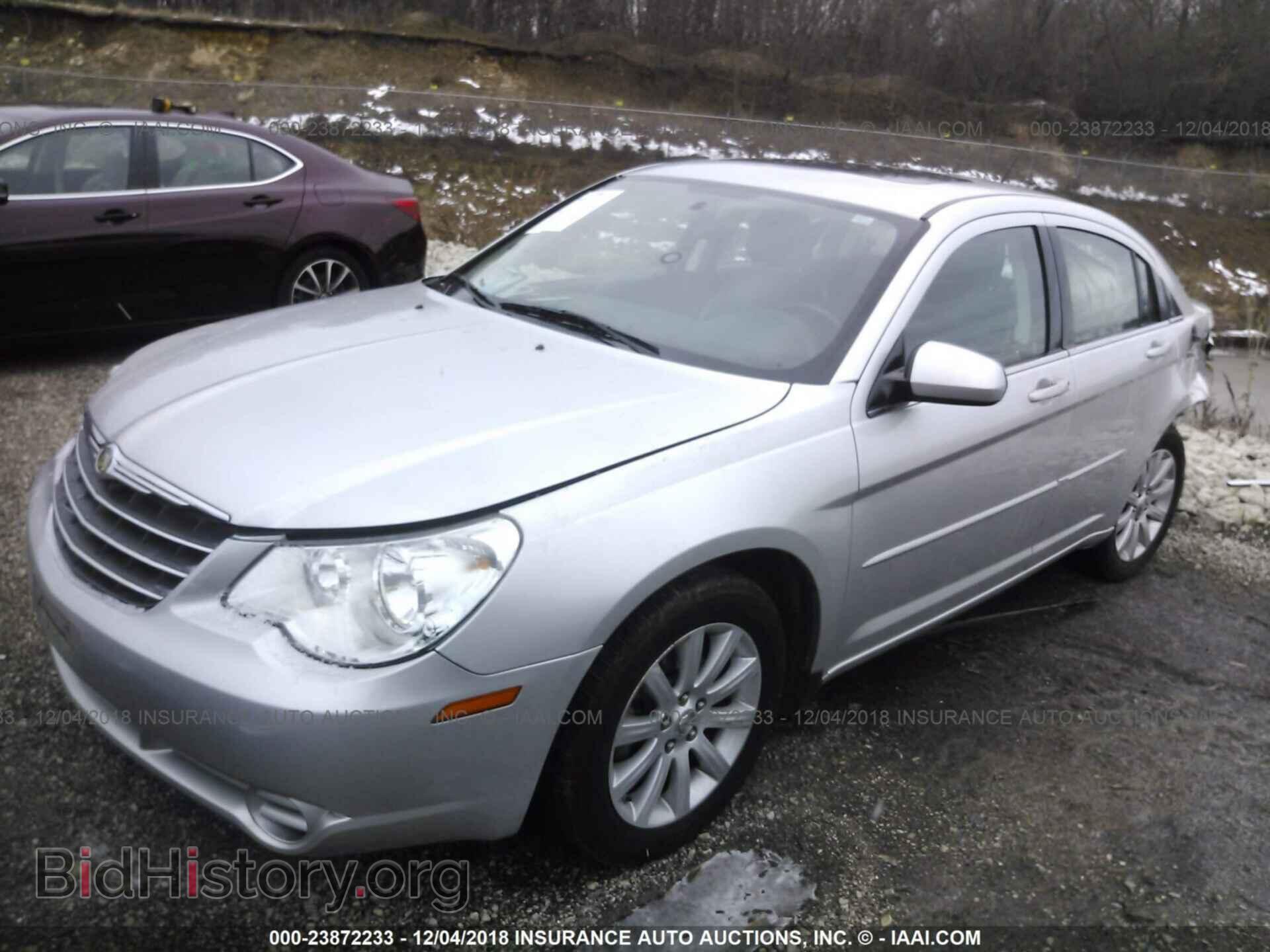 2010 CHRYSLER SEBRING - VIN: 1C3CC5FD1AN199810 - Фото 2