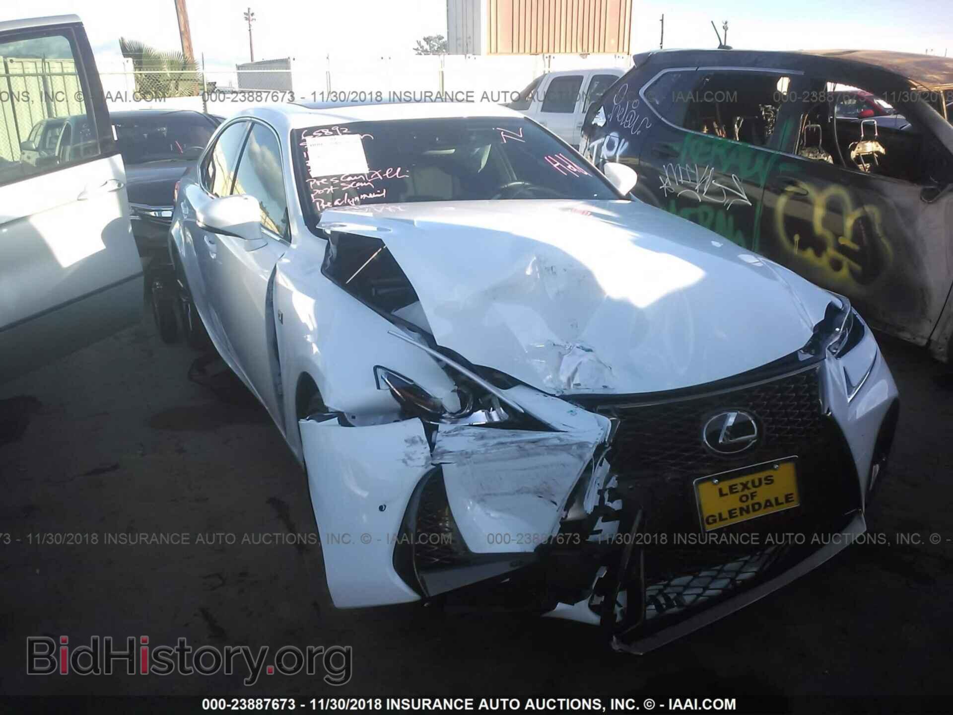 Photo JTHBA1D21J5081990 - LEXUS IS 2018