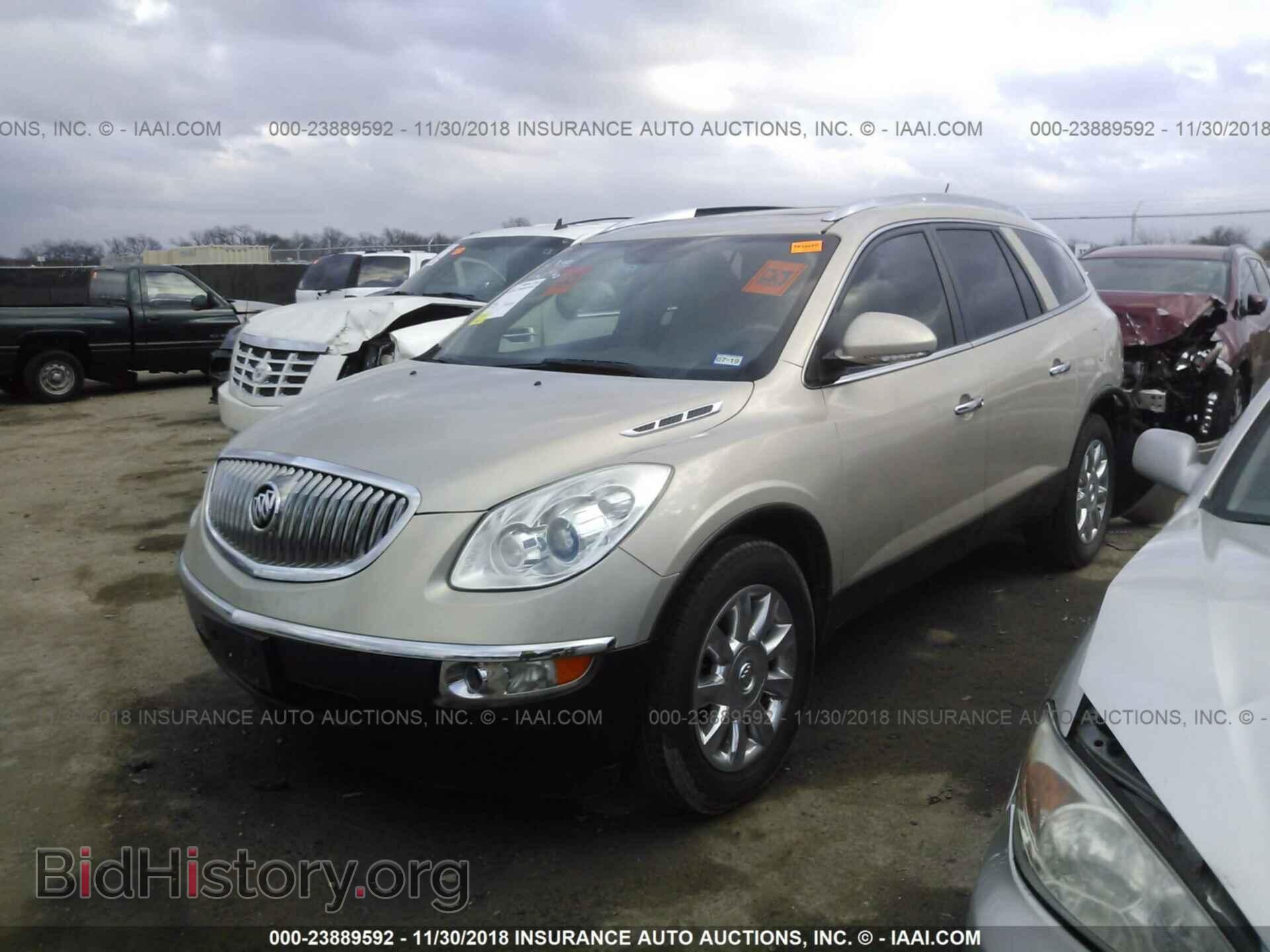 2011 Buick Enclave - VIN: 5GAKRBED4BJ411714 - Фото 2