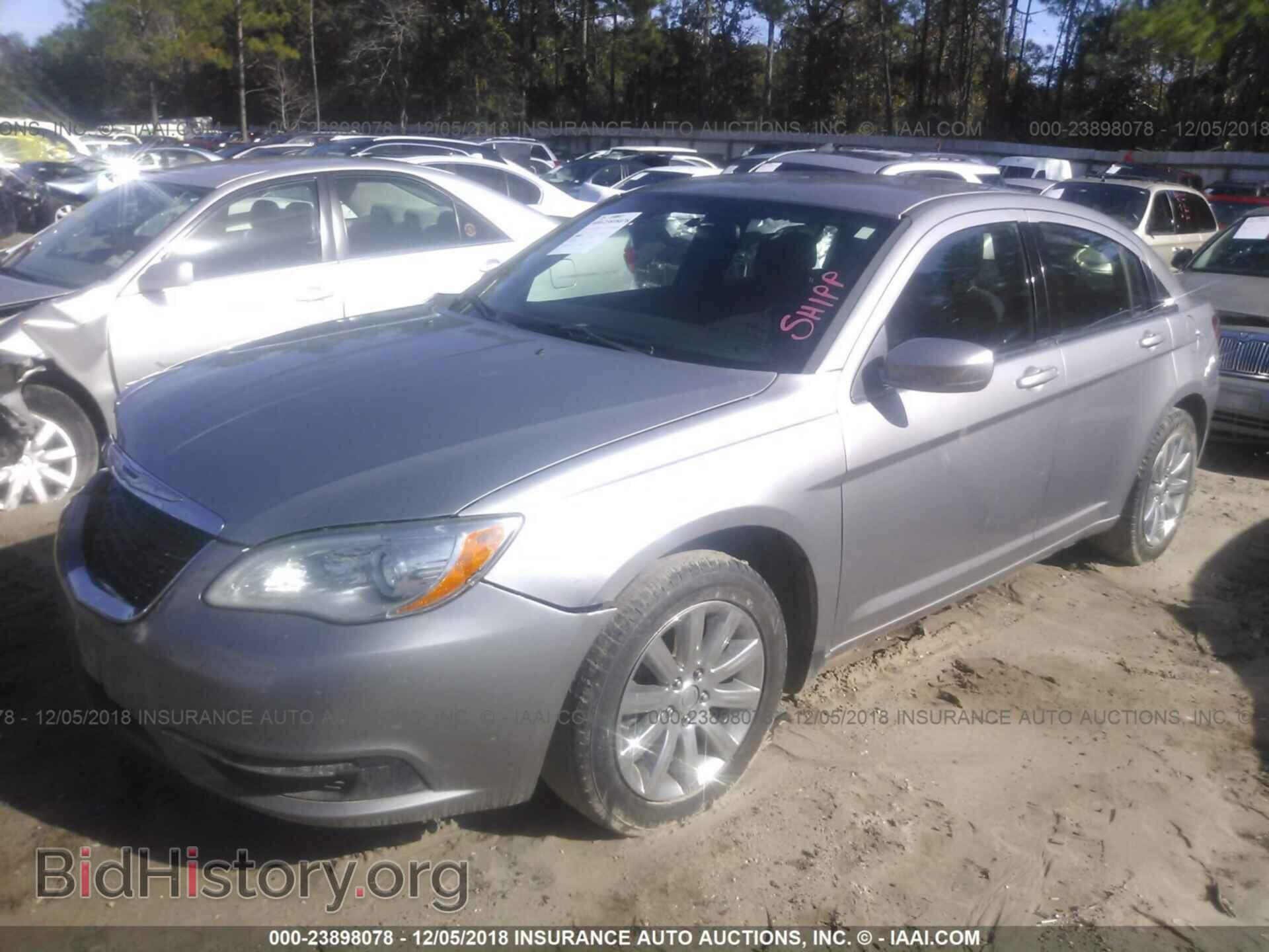 2013 Chrysler 200 - VIN: 1C3CCBAB7DN641384 - Photo 2
