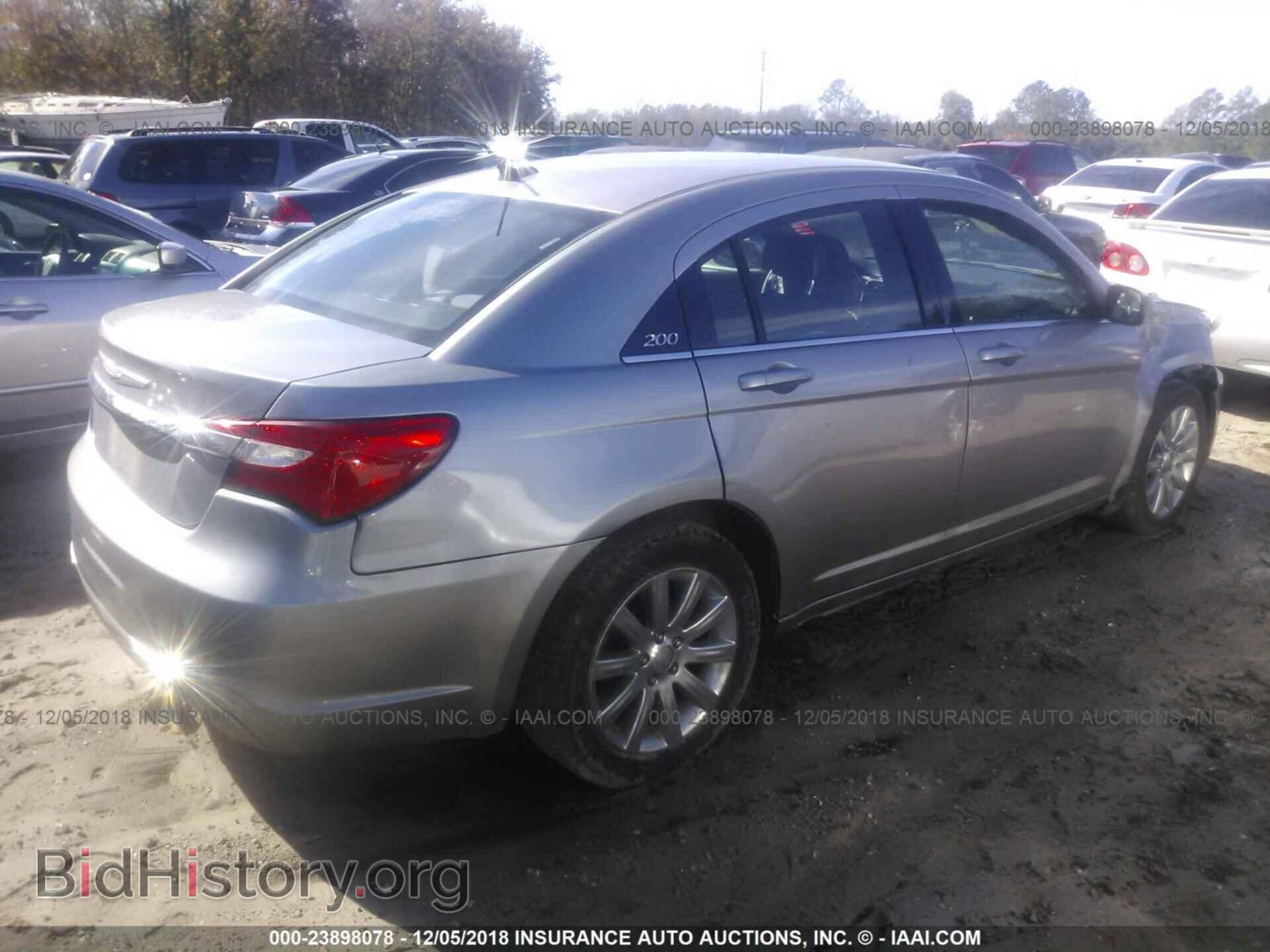 2013 Chrysler 200 - VIN: 1C3CCBAB7DN641384 - Photo 4