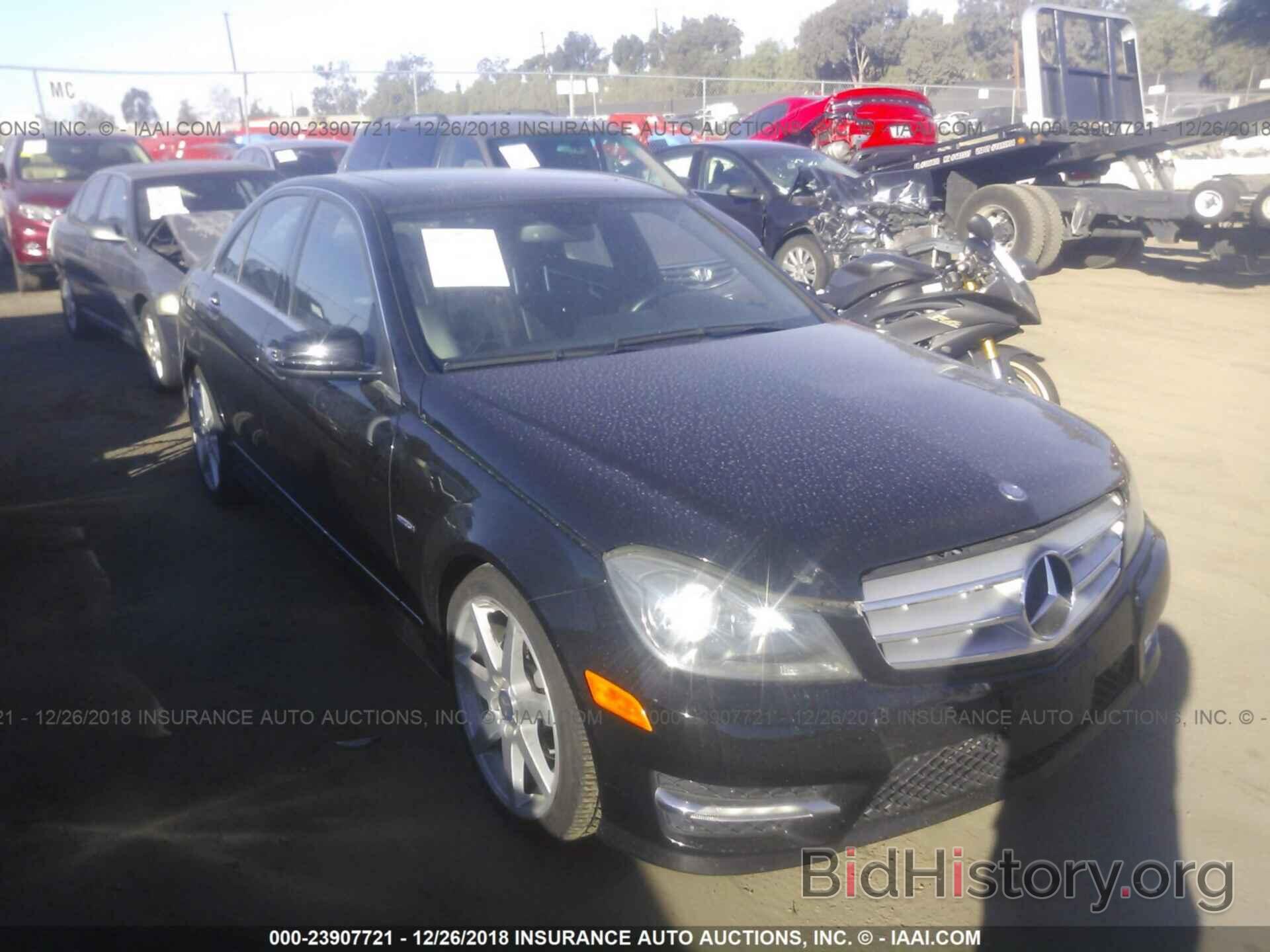 Photo WDDGF4HB7CR202477 - MERCEDES-BENZ C 2012