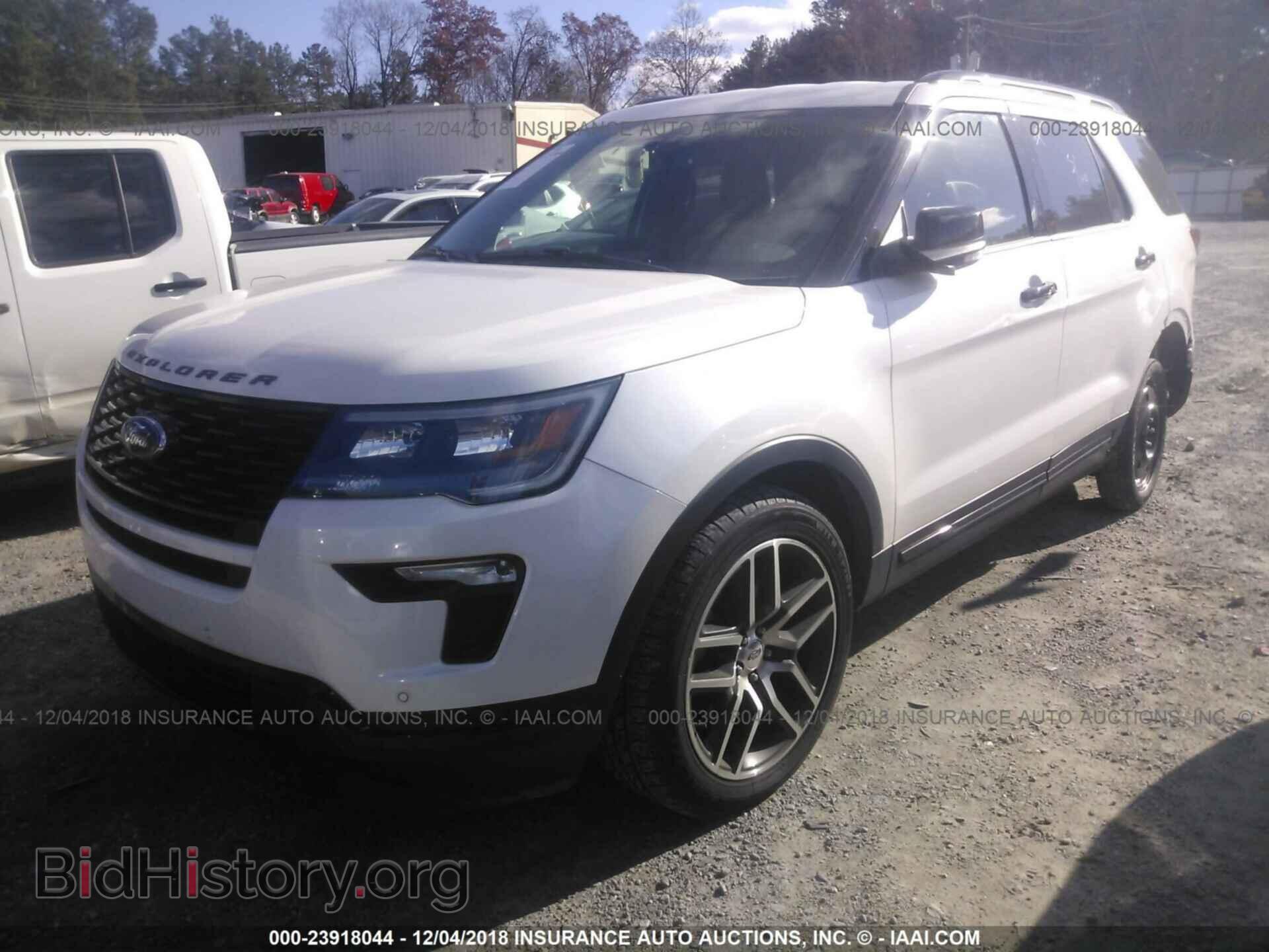 2018 Ford Explorer - VIN: 1FM5K8GT1JGB13457 - Фото 2