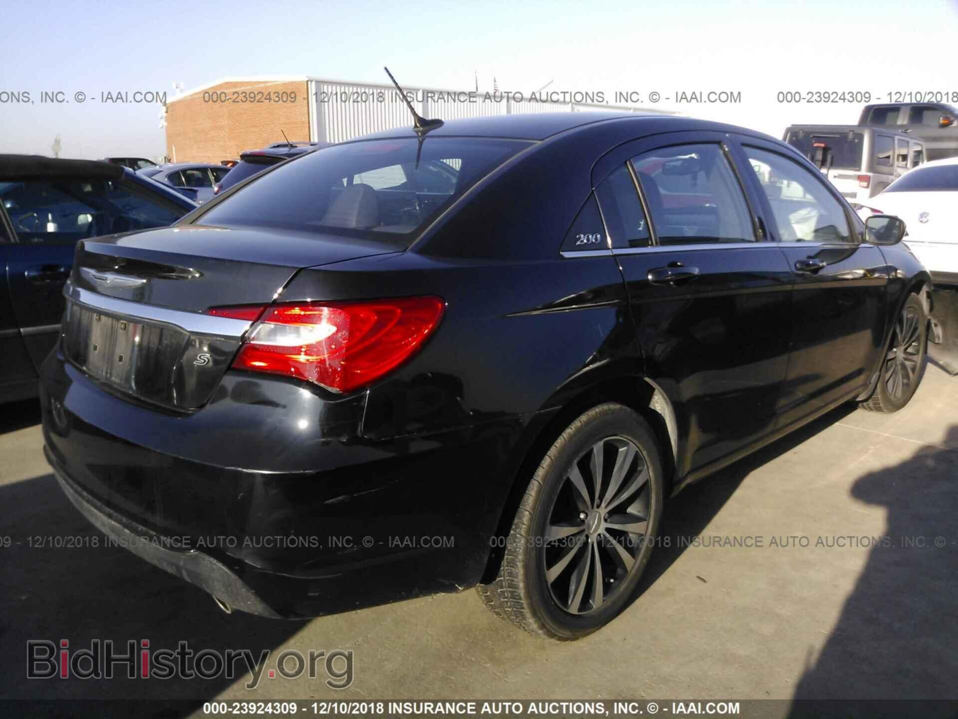 2013 CHRYSLER 200 - VIN: 1C3CCBBG8DN746882 - Photo 4