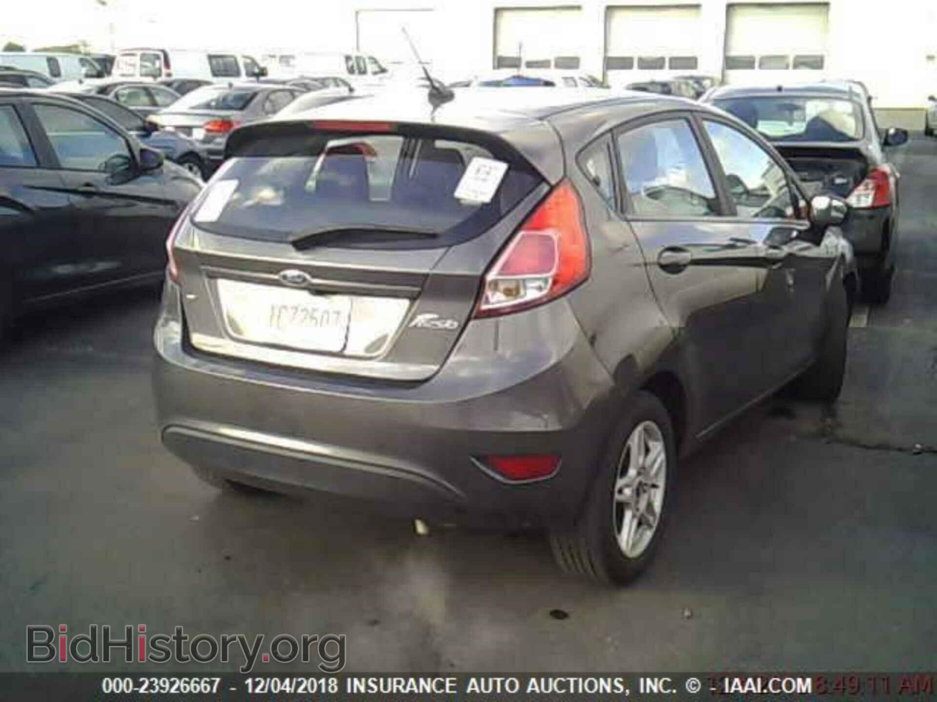 2018 Ford Fiesta - VIN: 3FADP4EJ7JM101496 - Фото 2