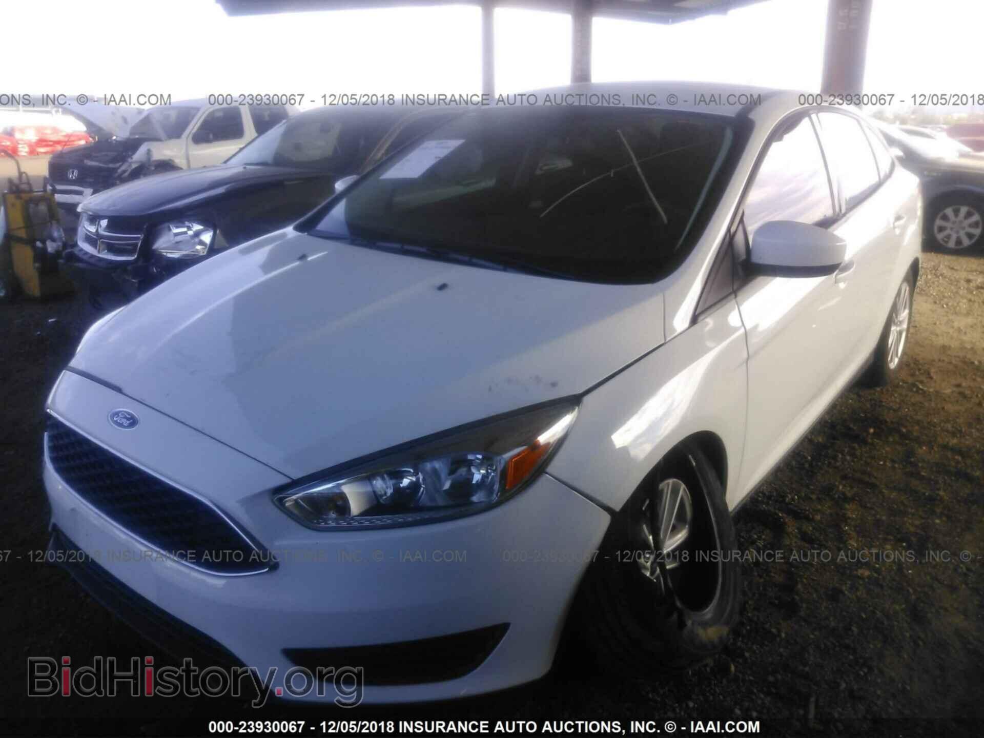 2018 Ford Focus - VIN: 1FADP3F27JL270811 - Фото 2