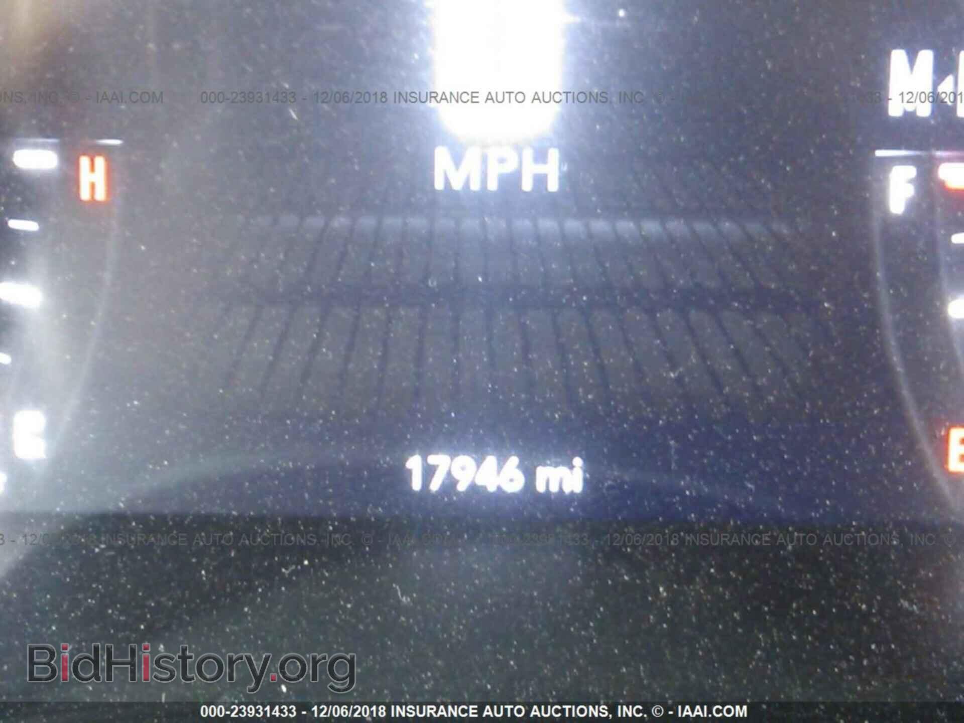 2018 Dodge Challenger - VIN: 2C3CDZAG5JH237621 - Photo 7
