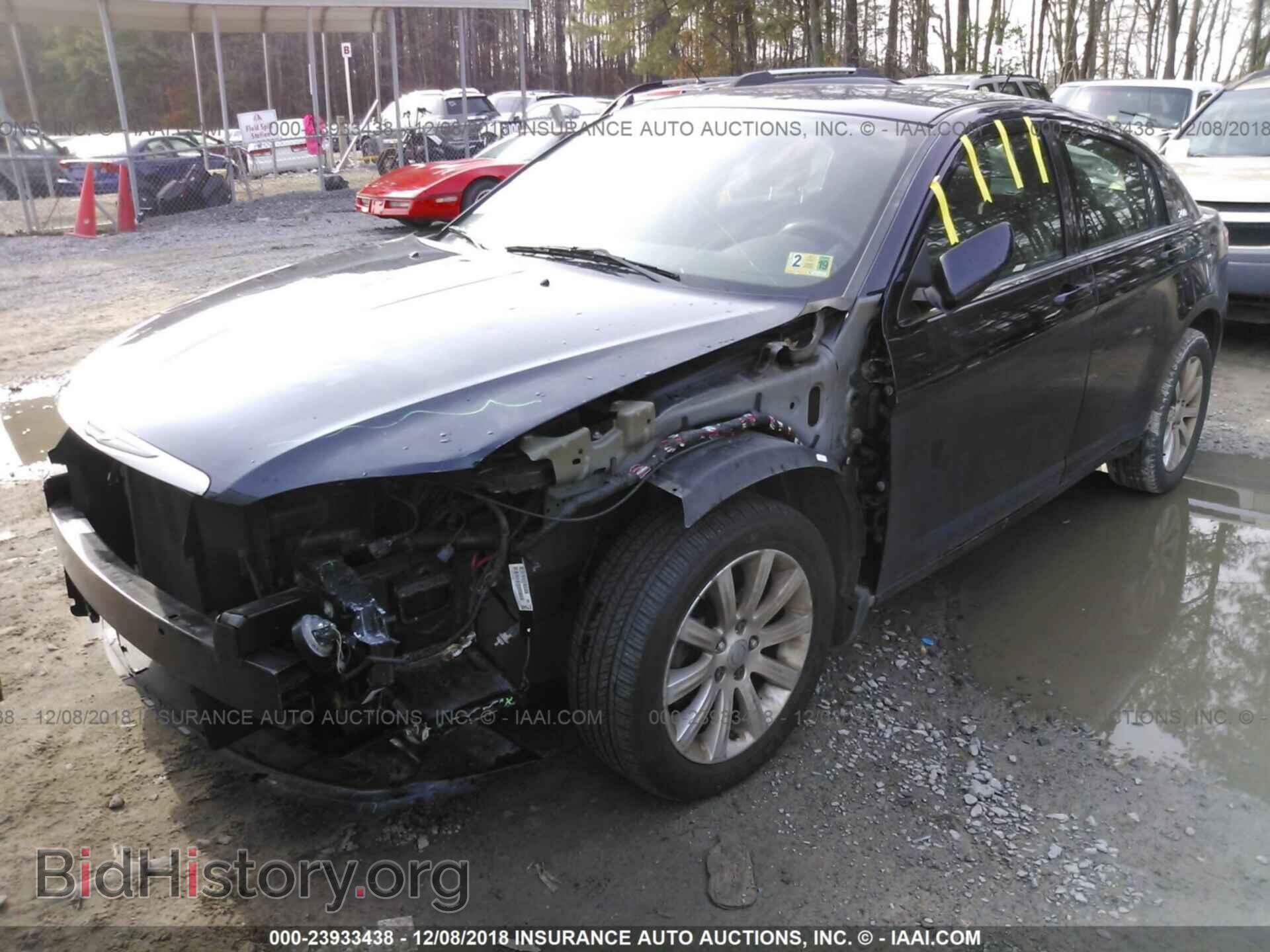 2011 CHRYSLER 200 - VIN: 1C3BC1FB8BN592921 - Photo 2