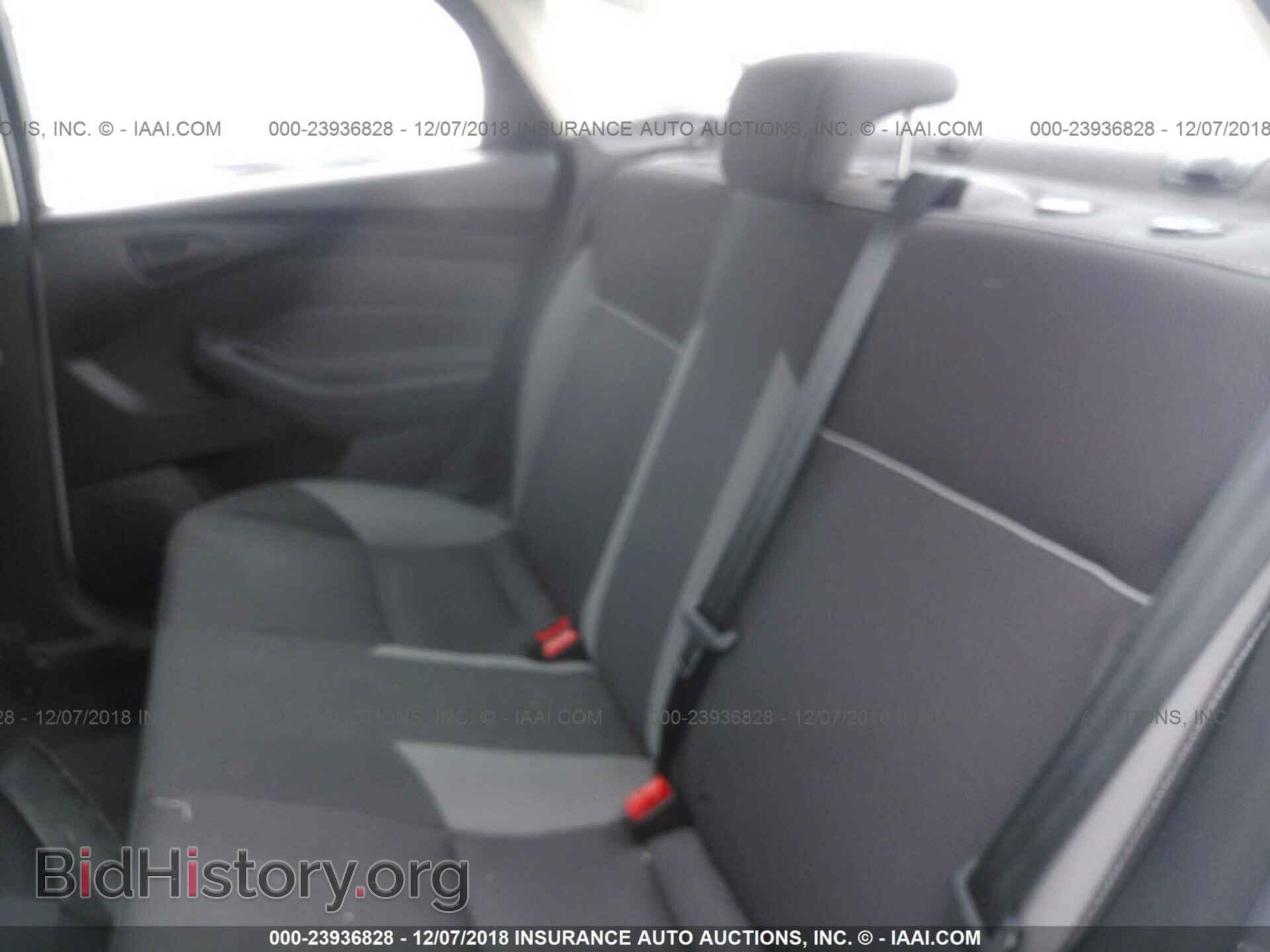 2012 Ford Focus - VIN: 1FAHP3F22CL394215 - Photo 8