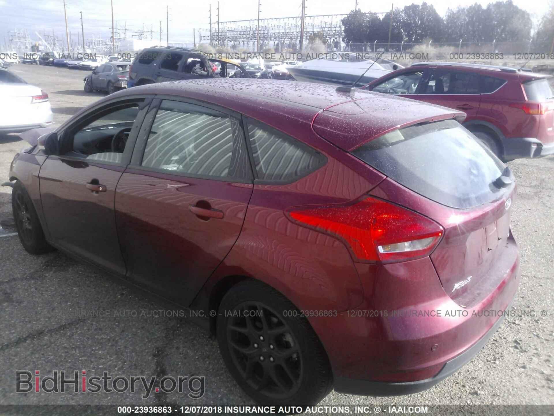 2016 Ford Focus - VIN: 1FADP3K21GL302781 - Photo 3