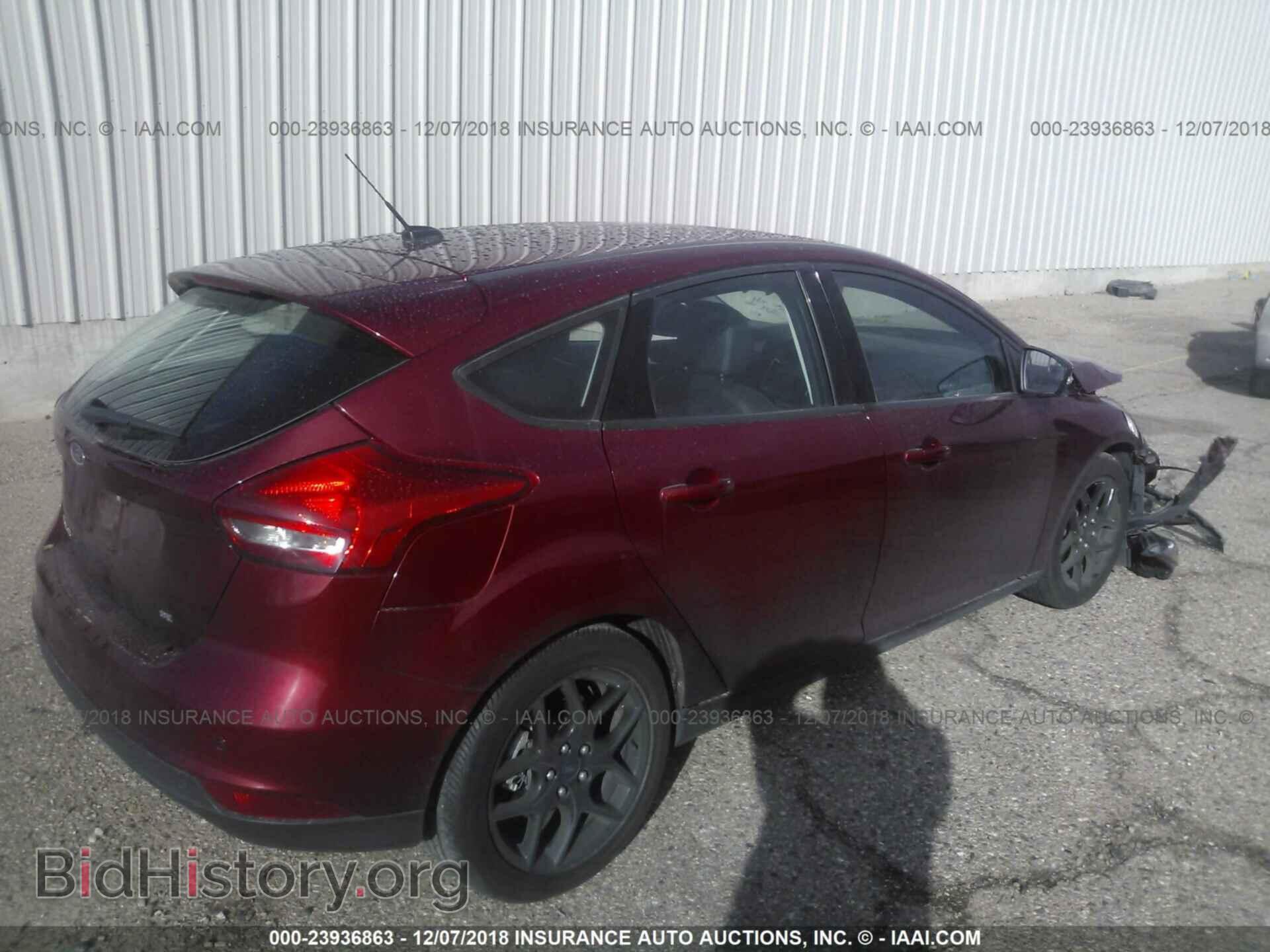 2016 Ford Focus - VIN: 1FADP3K21GL302781 - Photo 4