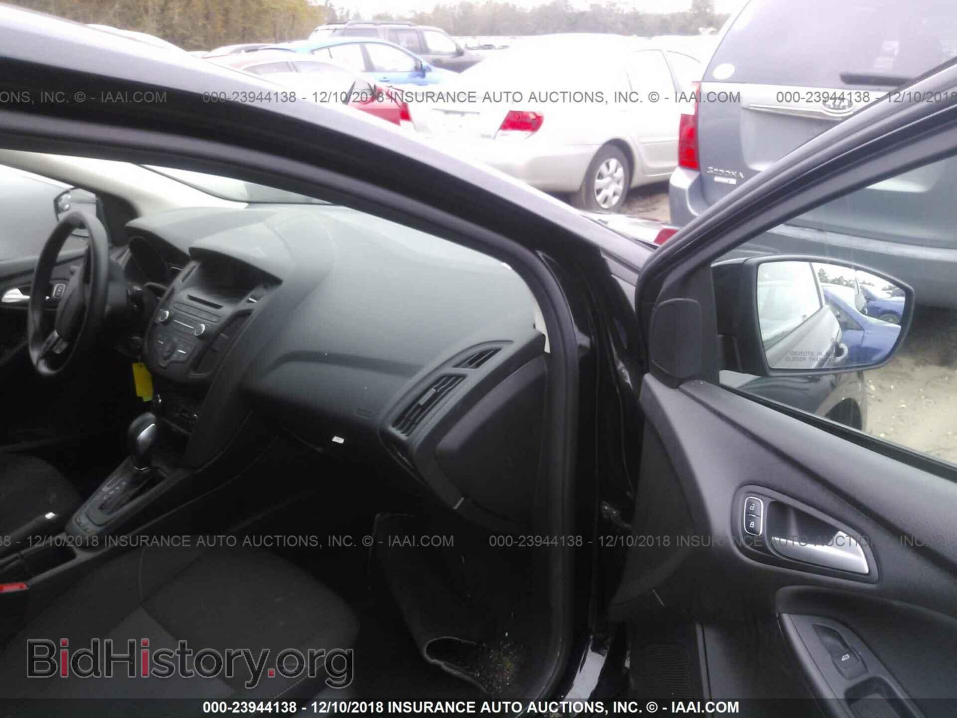 2017 Ford Focus - VIN: 1FADP3F25HL309275 - Photo 5