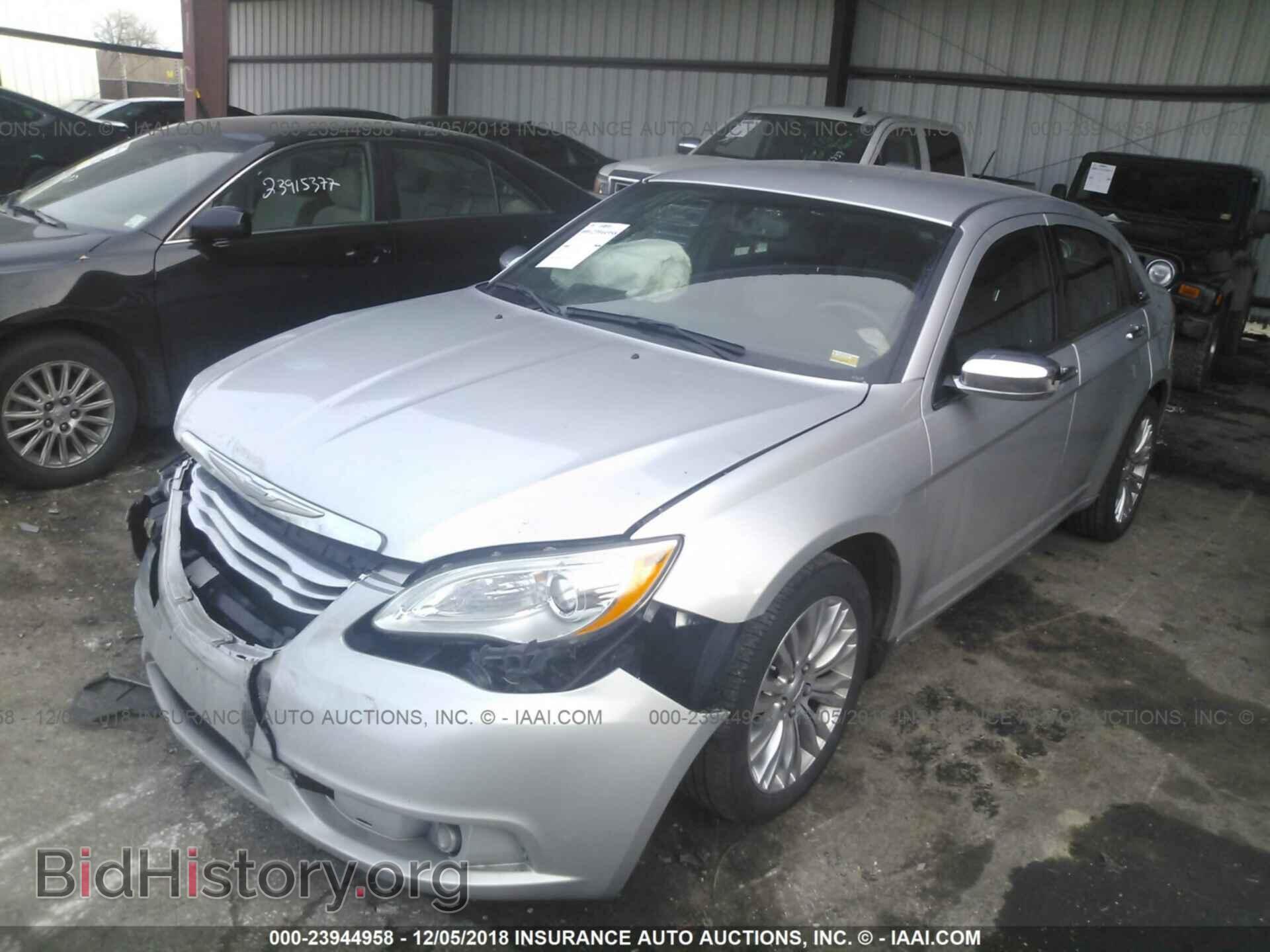 2011 CHRYSLER 200 - VIN: 1C3BC2FB1BN579983 - Photo 2