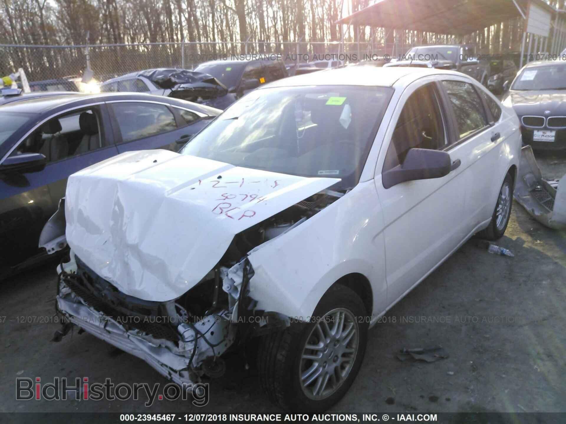 2011 Ford Focus - VIN: 1FAHP3FN3BW110582 - Photo 2