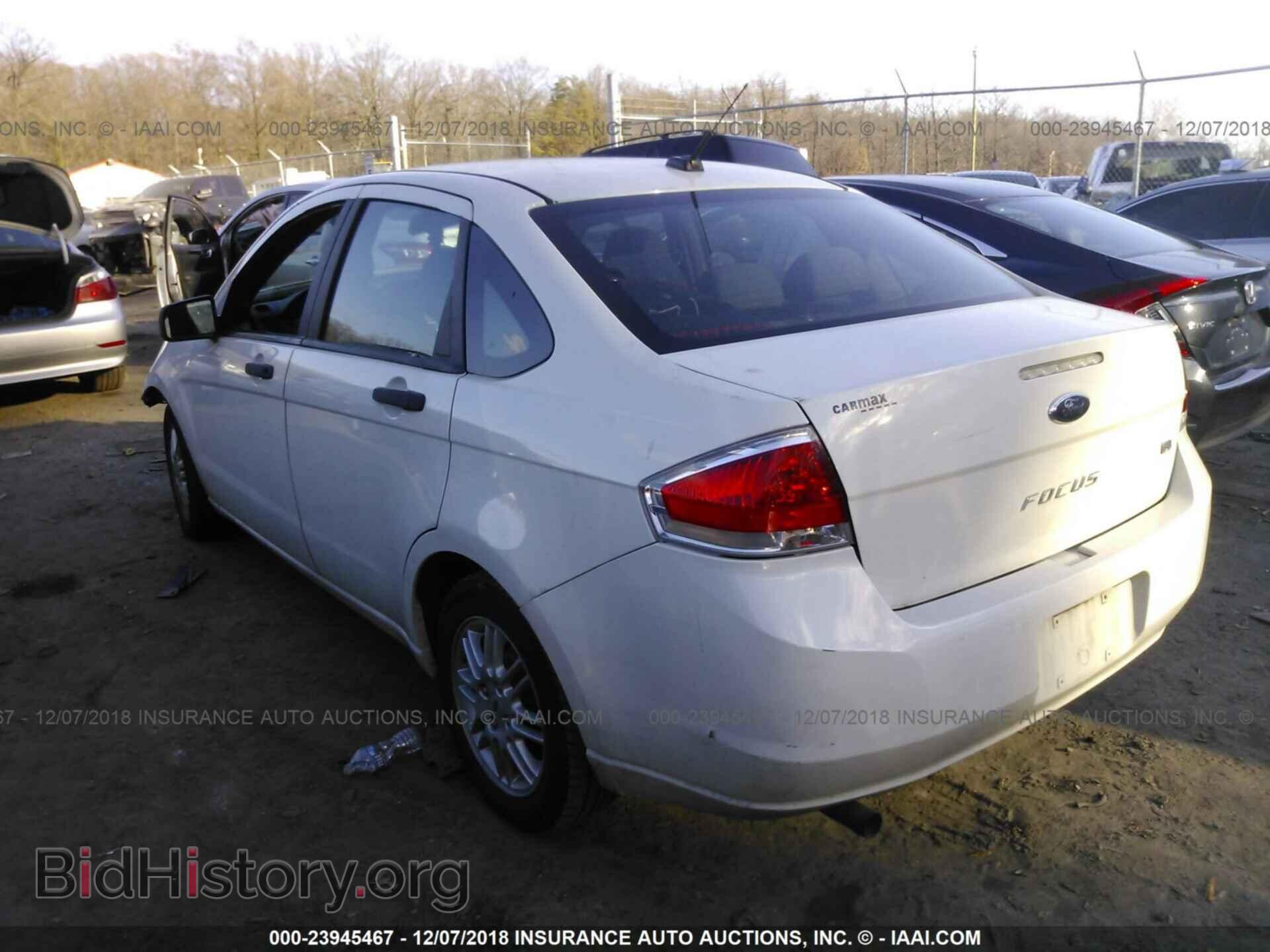 2011 Ford Focus - VIN: 1FAHP3FN3BW110582 - Photo 3