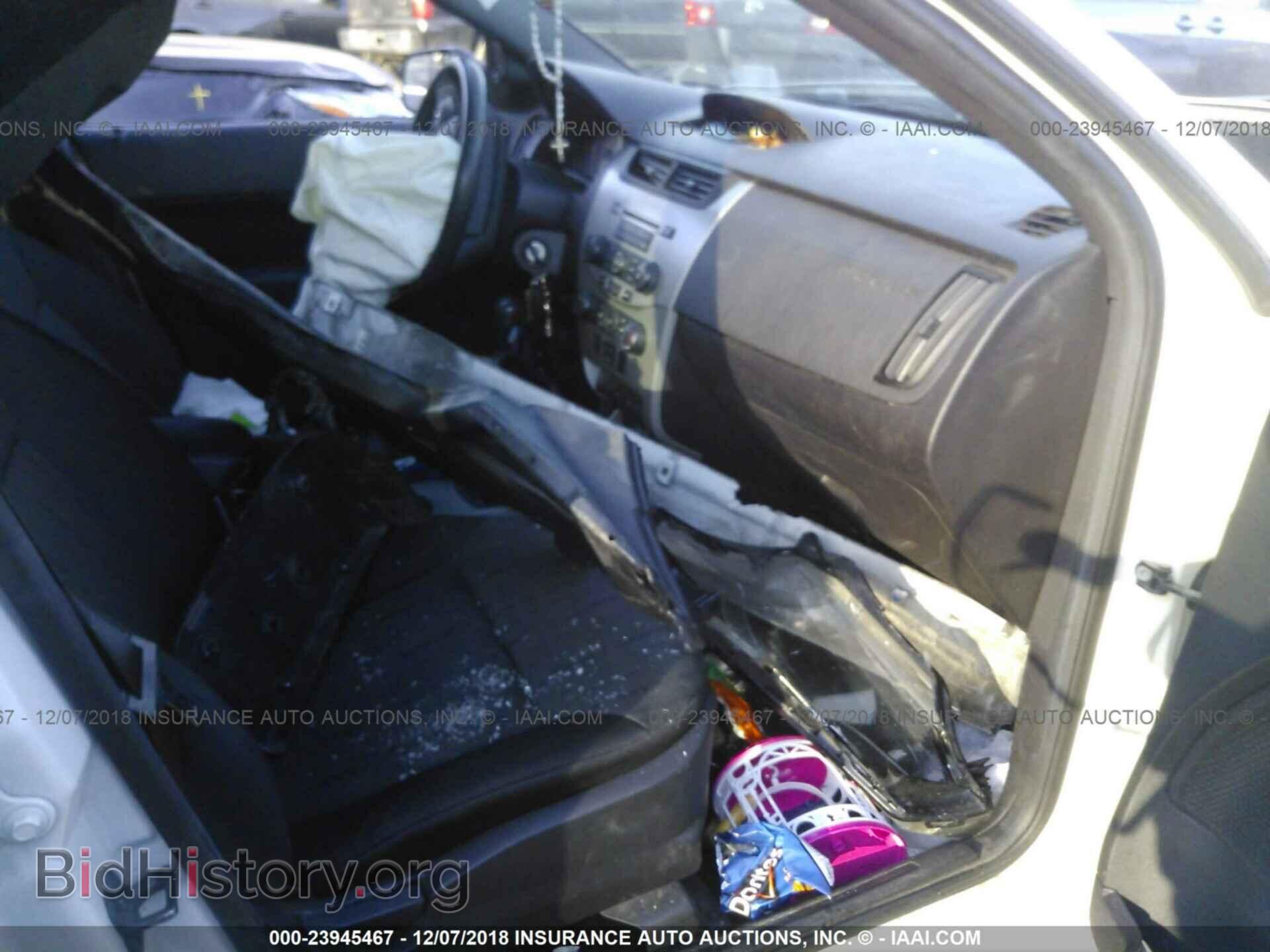 2011 Ford Focus - VIN: 1FAHP3FN3BW110582 - Photo 5