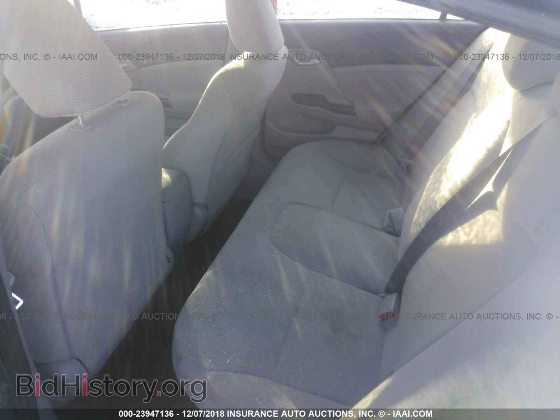 2012 Honda Civic - VIN: 19XFB2F52CE081890 - Photo 8