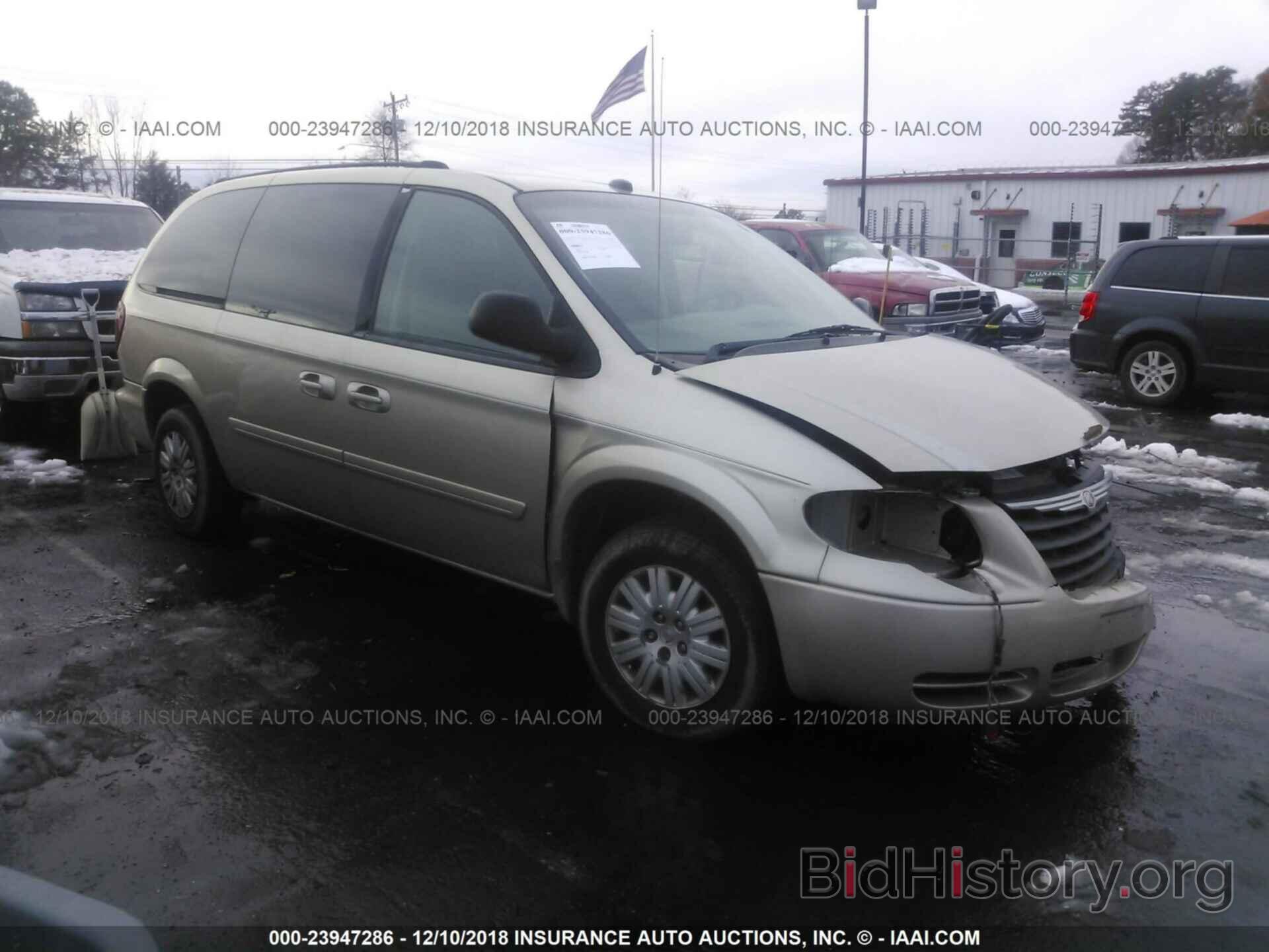 Photo 2C4GP44R05R385244 - CHRYSLER TOWN and COUNTRY 2005