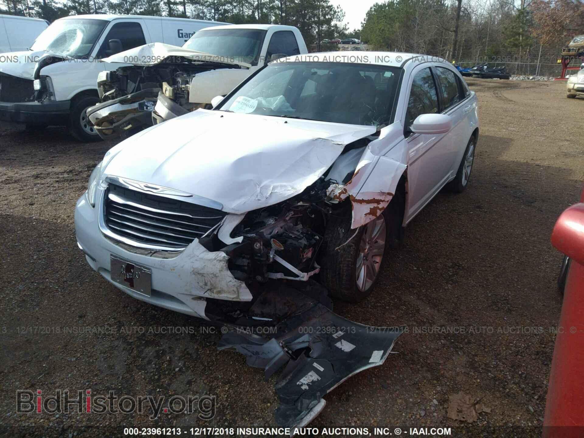 2013 CHRYSLER 200 - VIN: 1C3CCBAB4DN685973 - Фото 2