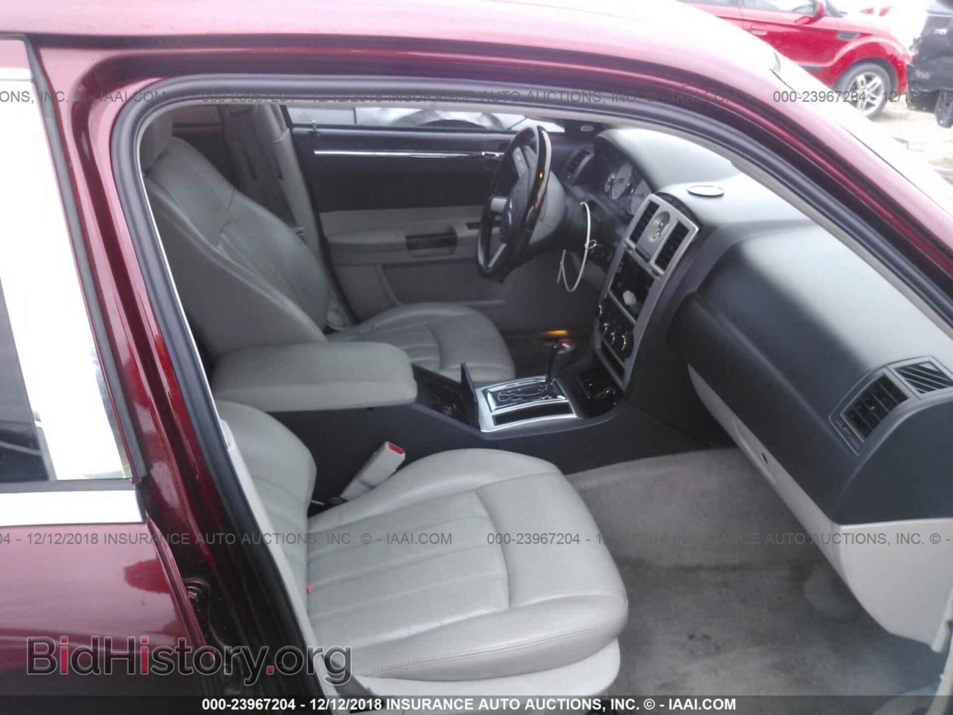 2006 CHRYSLER 300C - VIN: 2C3KA63H26H423875 - Фото 5