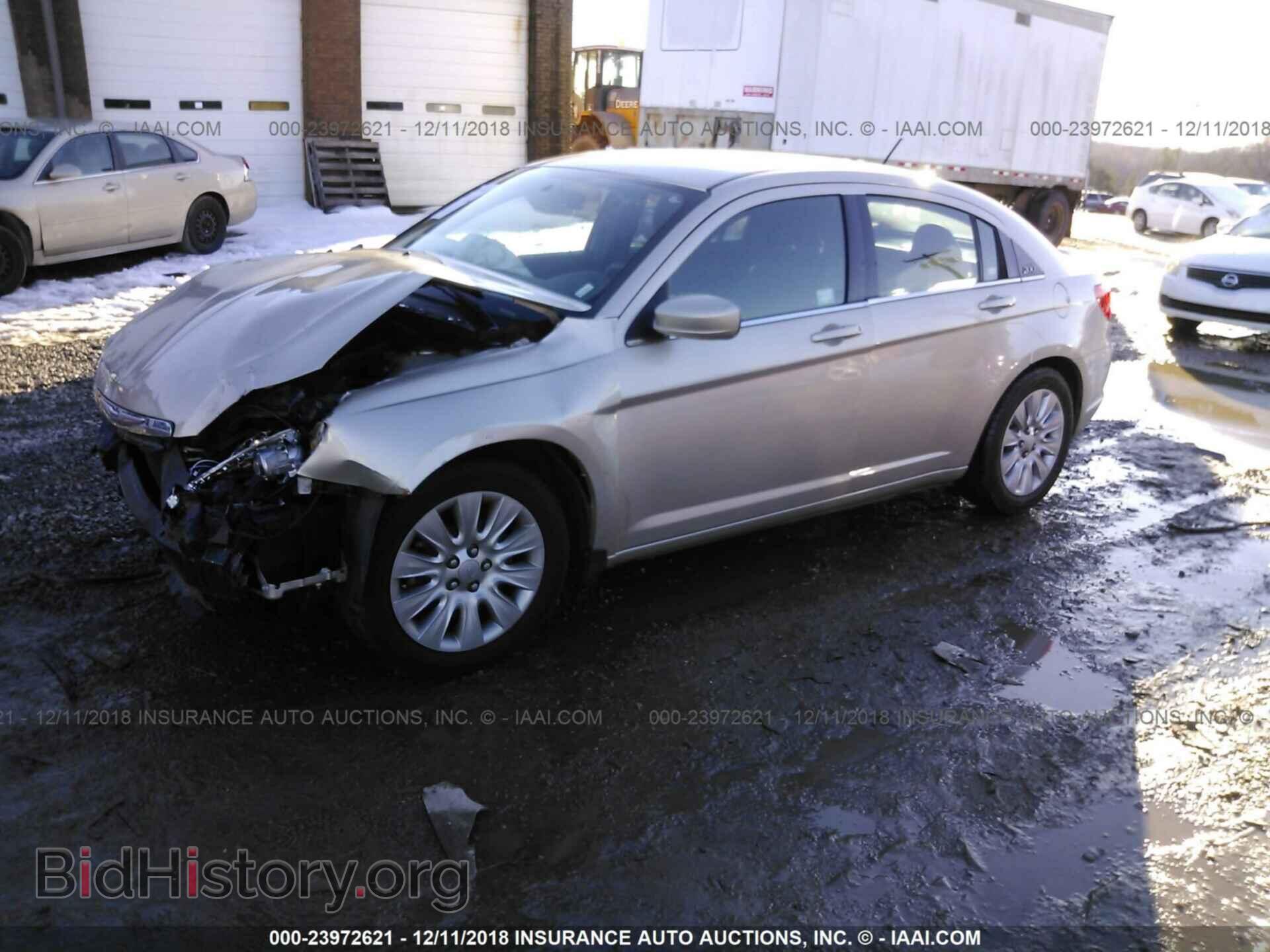 2013 CHRYSLER 200 - VIN: 1C3CCBAB3DN686449 - Фото 2