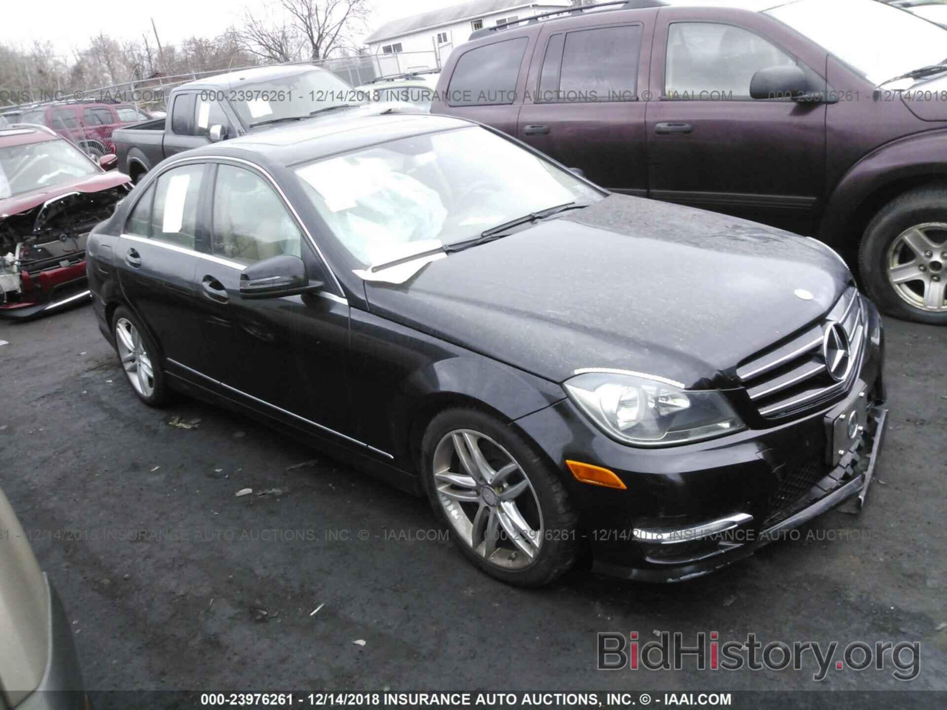 Photo WDDGF8AB7DR243453 - MERCEDES-BENZ C 2013