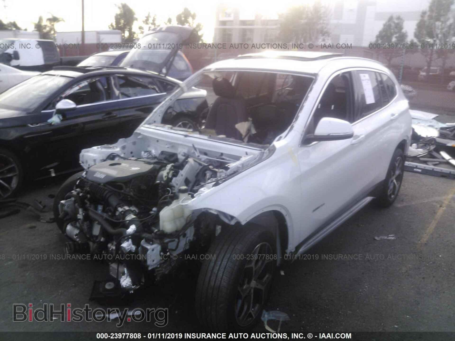 2017 BMW X1 - VIN: WBXHT3C37H5F70440 - Фото 2