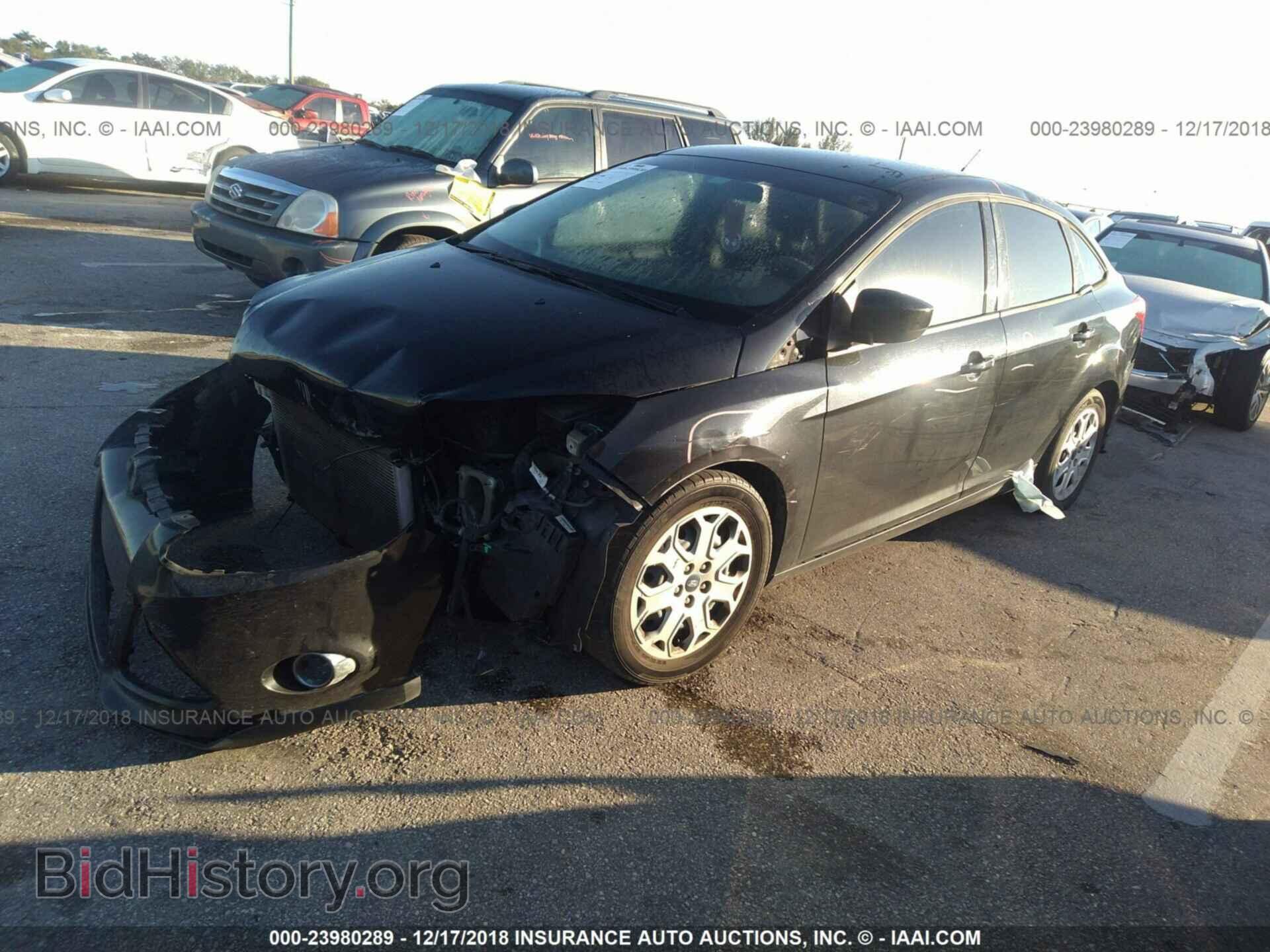 2012 Ford Focus - VIN: 1FAHP3F22CL337562 - Photo 2