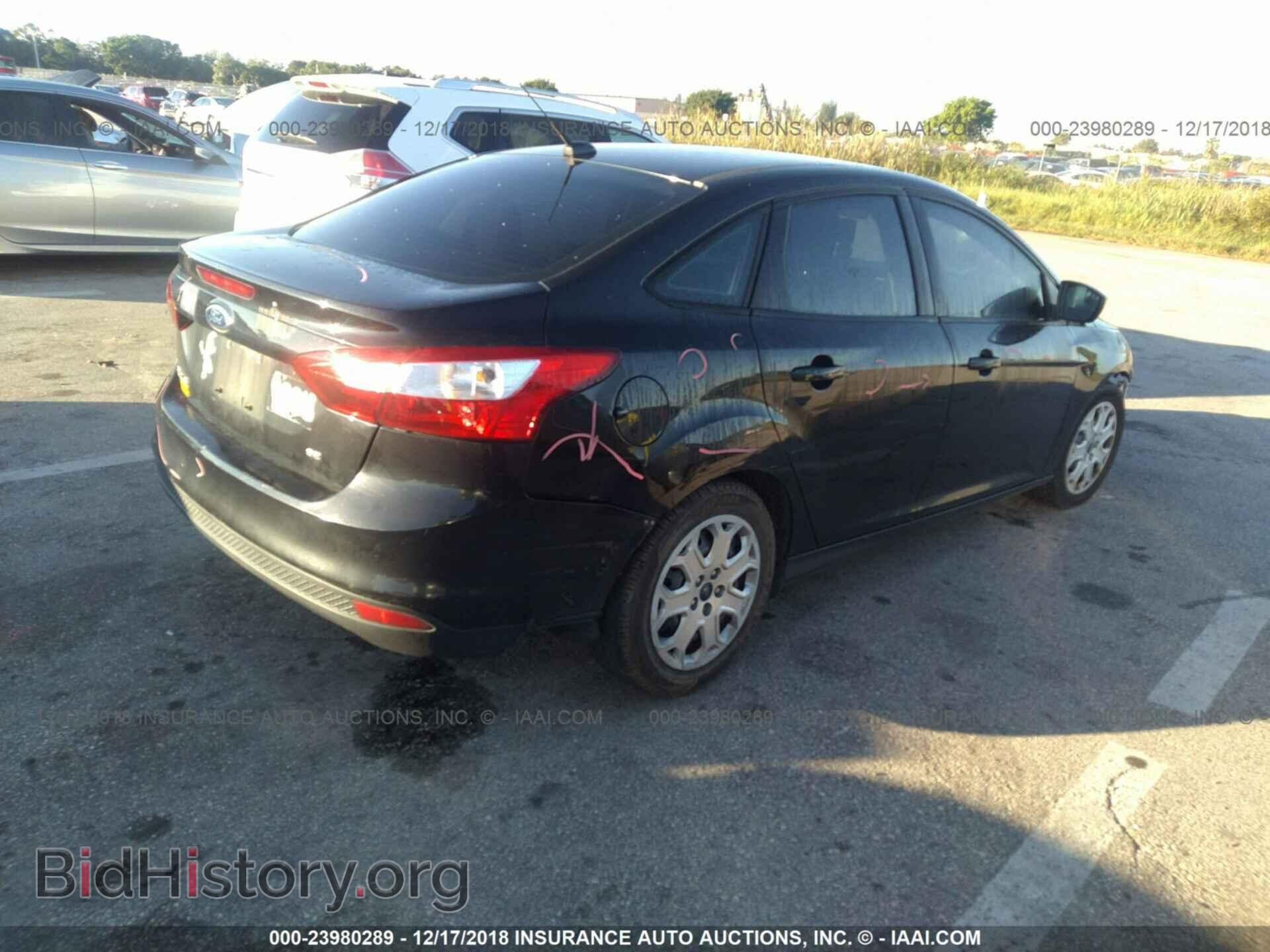 2012 Ford Focus - VIN: 1FAHP3F22CL337562 - Photo 4
