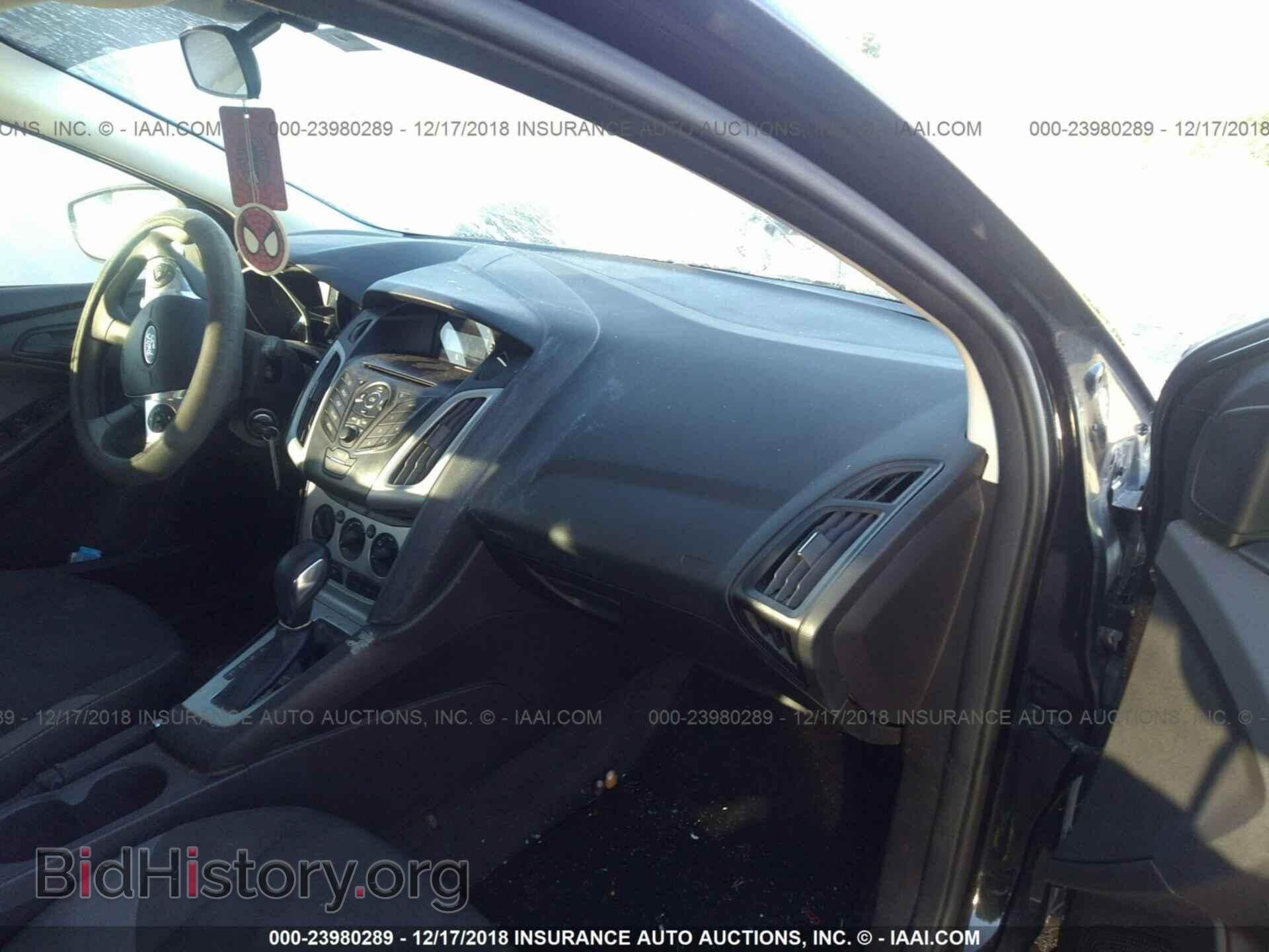 2012 Ford Focus - VIN: 1FAHP3F22CL337562 - Photo 5