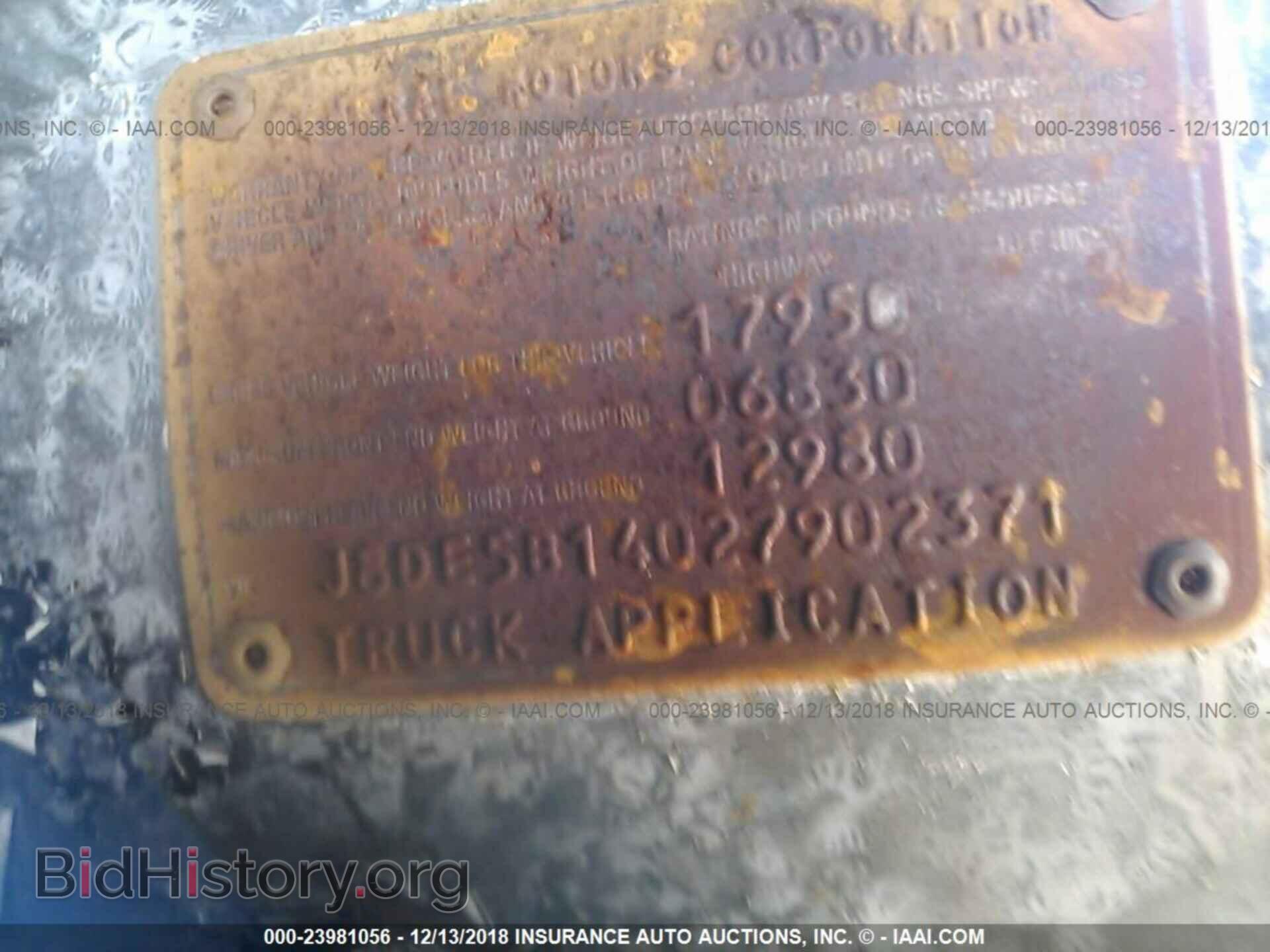 2002 GMC 5500 - VIN: J8DE5B14027902371 - Photo 9