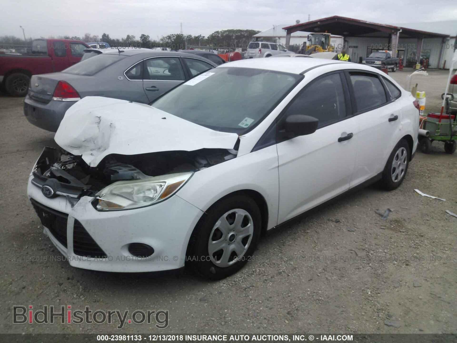 2012 Ford Focus - VIN: 1FAHP3E2XCL327721 - Фото 2