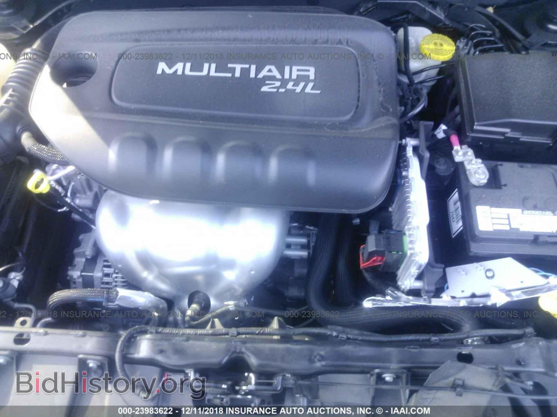 2016 CHRYSLER 200 - VIN: 1C3CCCAB5GN104510 - Фото 10