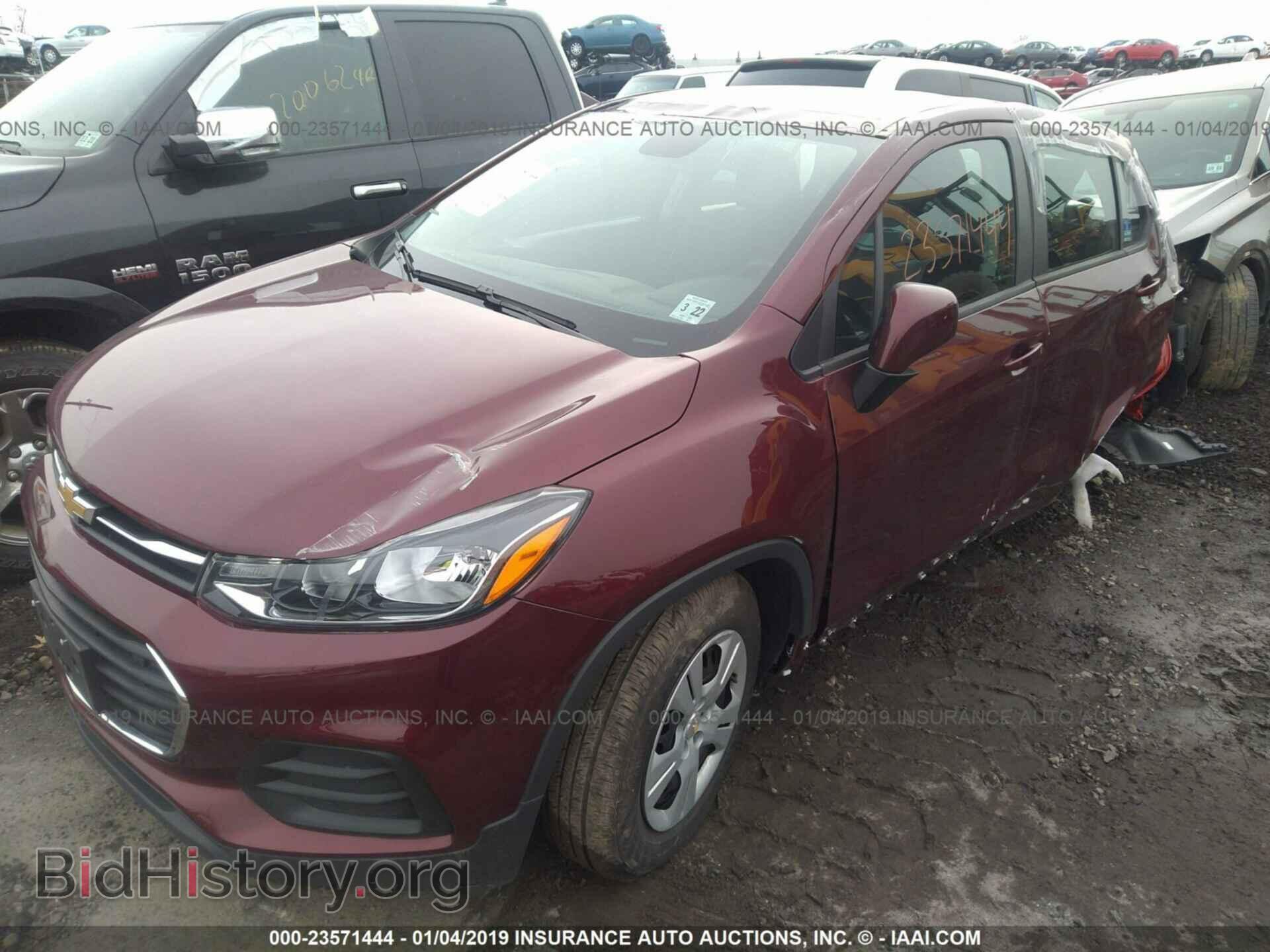 2017 CHEVROLET TRAX - VIN: 3GNCJKSB1HL214005 - Фото 2