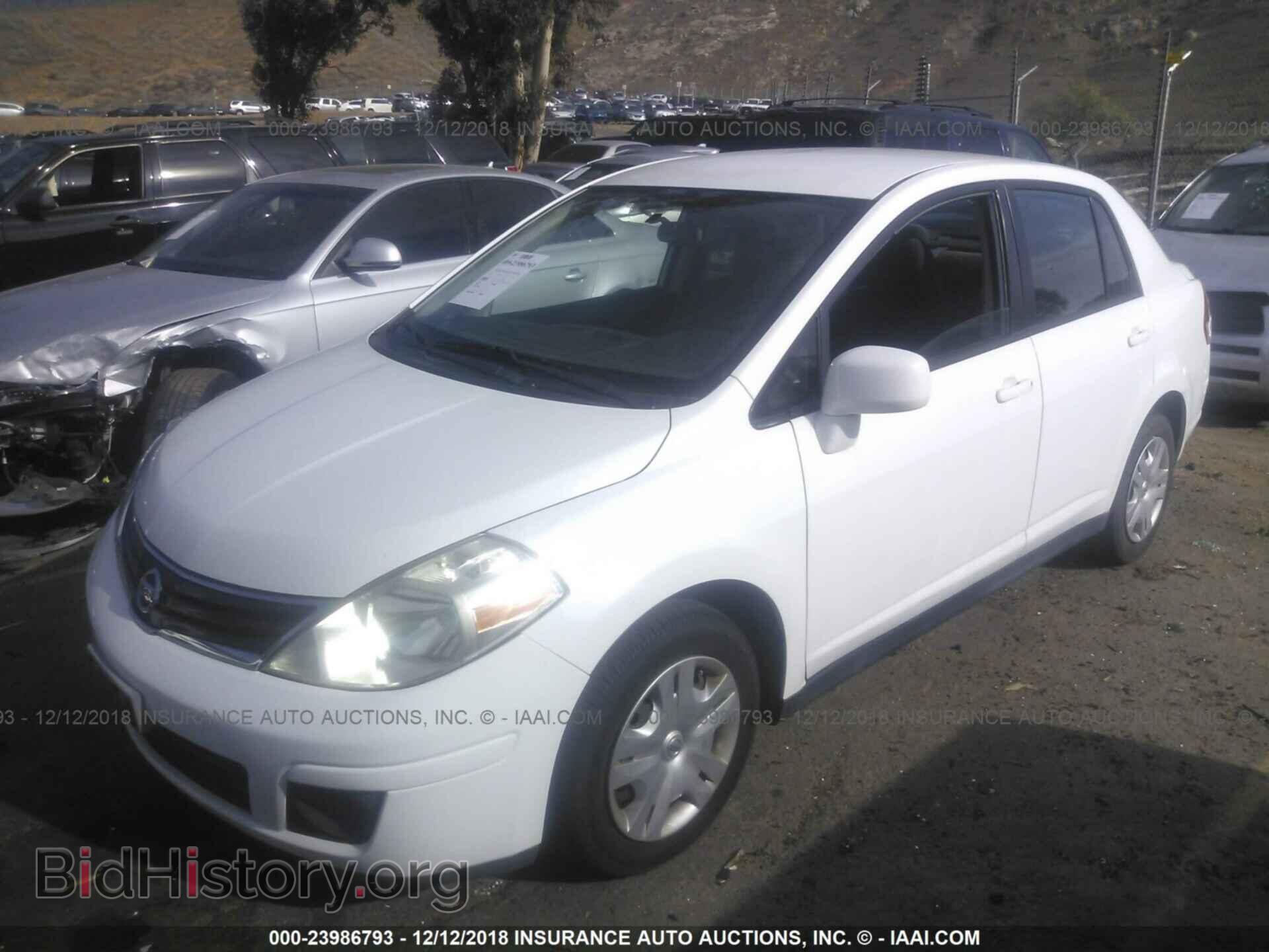 2011 Nissan Versa - VIN: 3N1BC1AP1BL373316 - Фото 2
