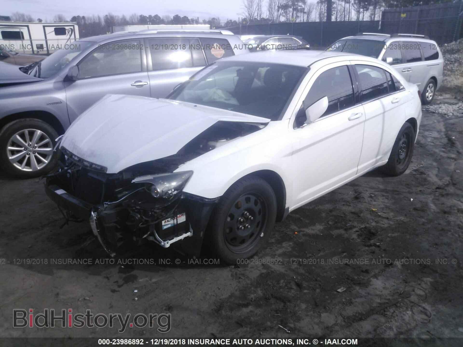 2013 CHRYSLER 200 - VIN: 1C3CCBAG8DN760850 - Фото 2