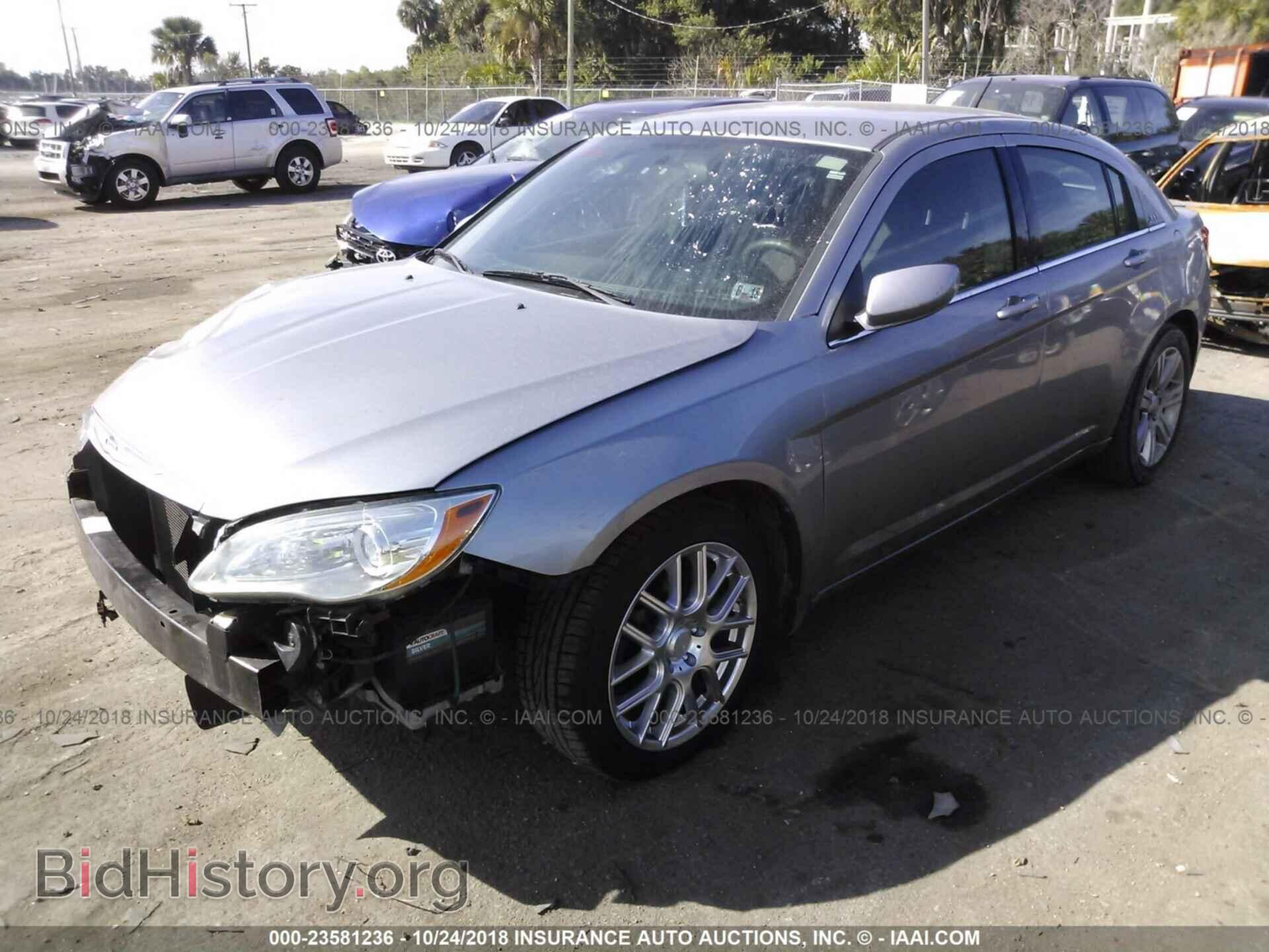 2013 CHRYSLER 200 - VIN: 1C3CCBAB3DN698665 - Фото 2