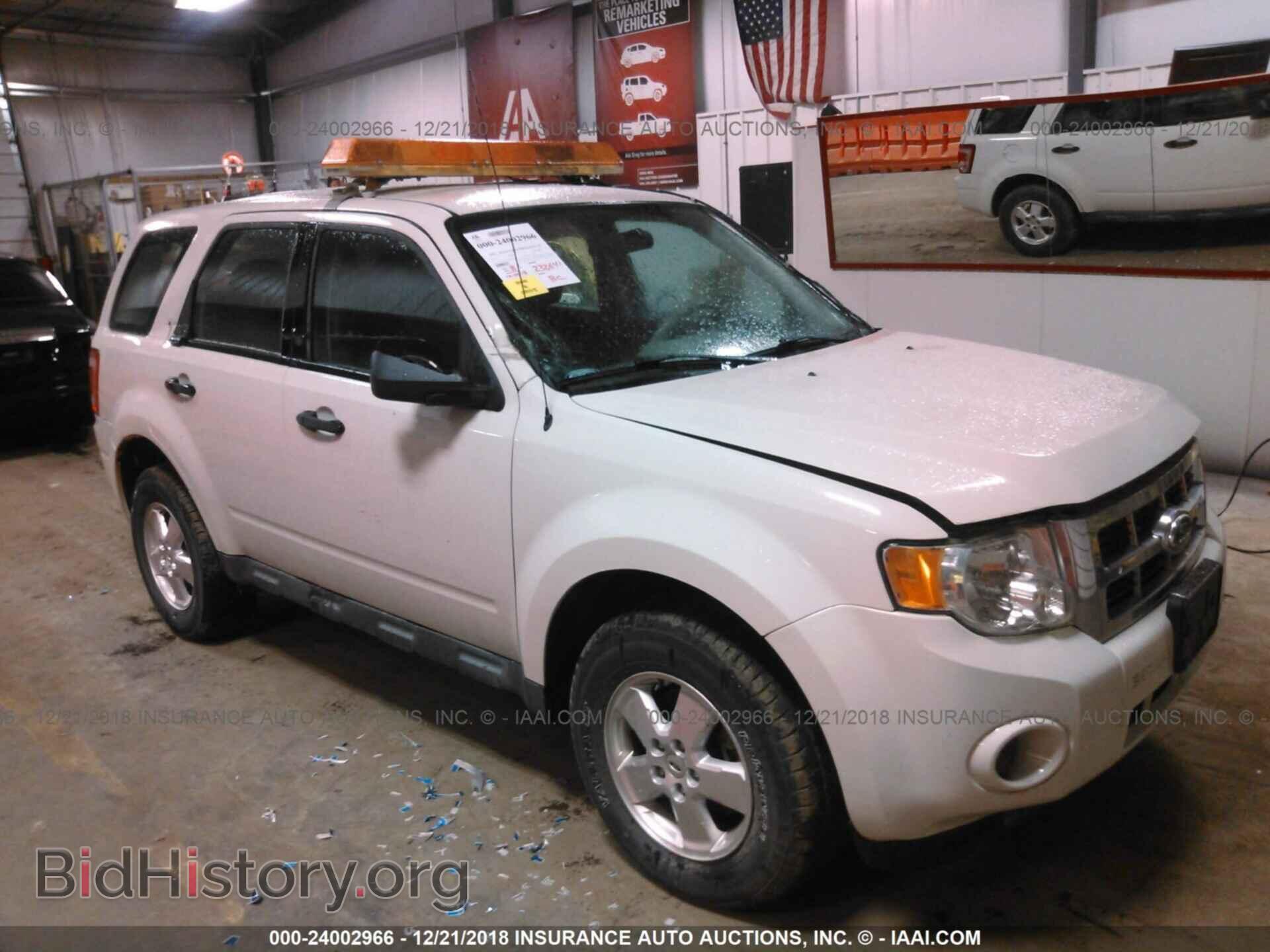 Photo 1FMCU0C71BKC64812 - Ford Escape 2011