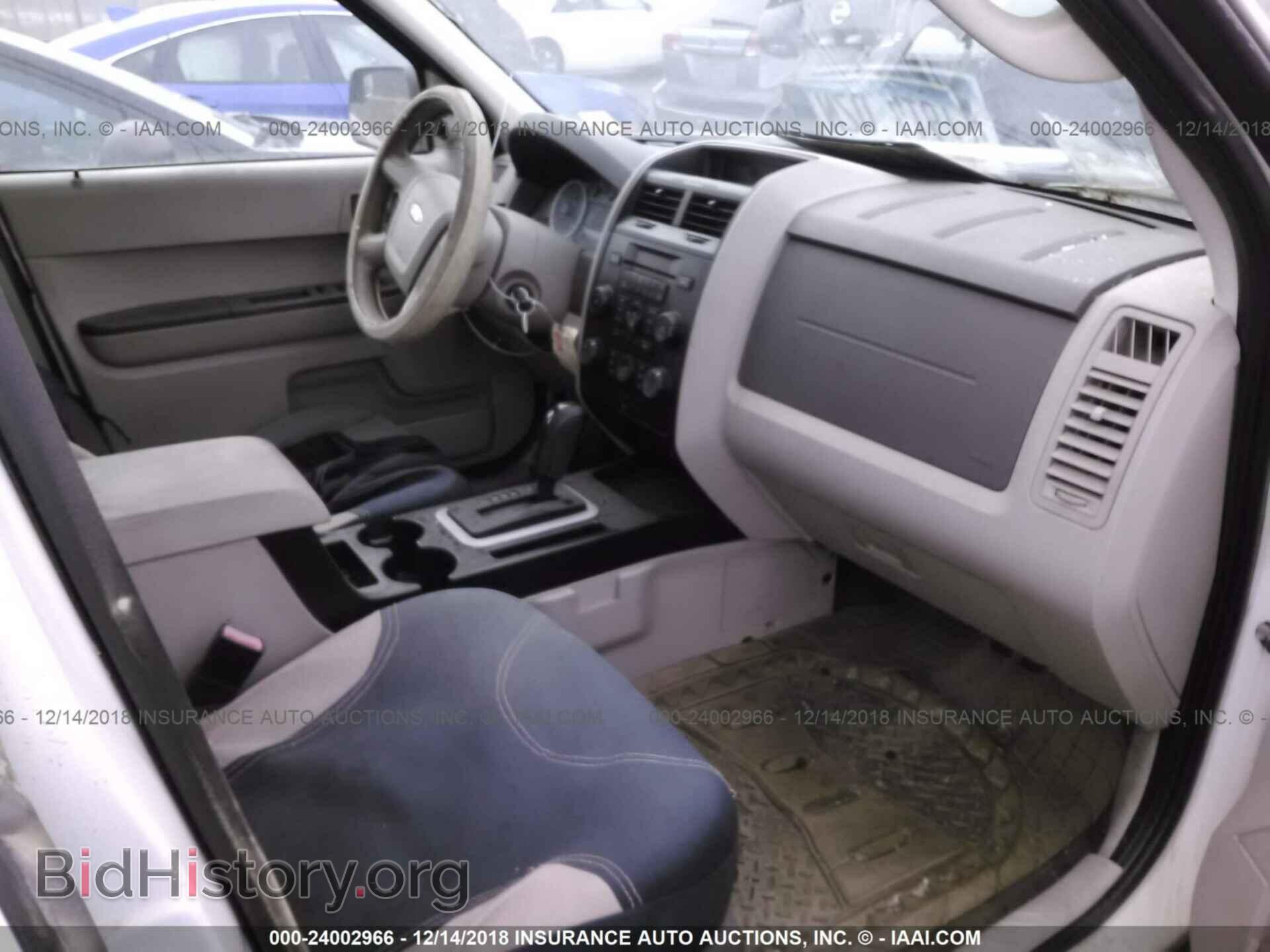 2011 Ford Escape - VIN: 1FMCU0C71BKC64812 - Фото 5