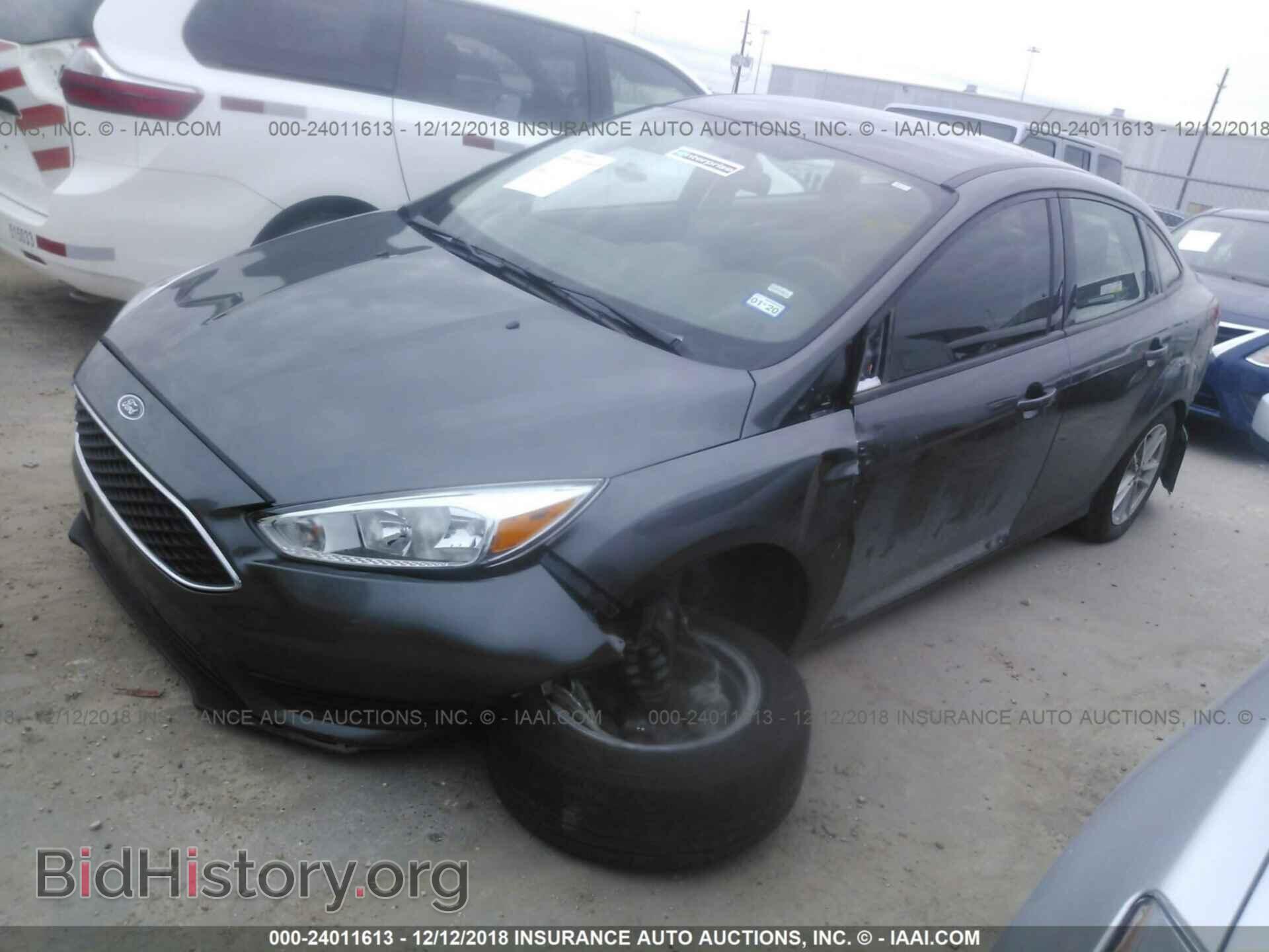 2018 Ford Focus - VIN: 1FADP3F29JL250575 - Фото 2