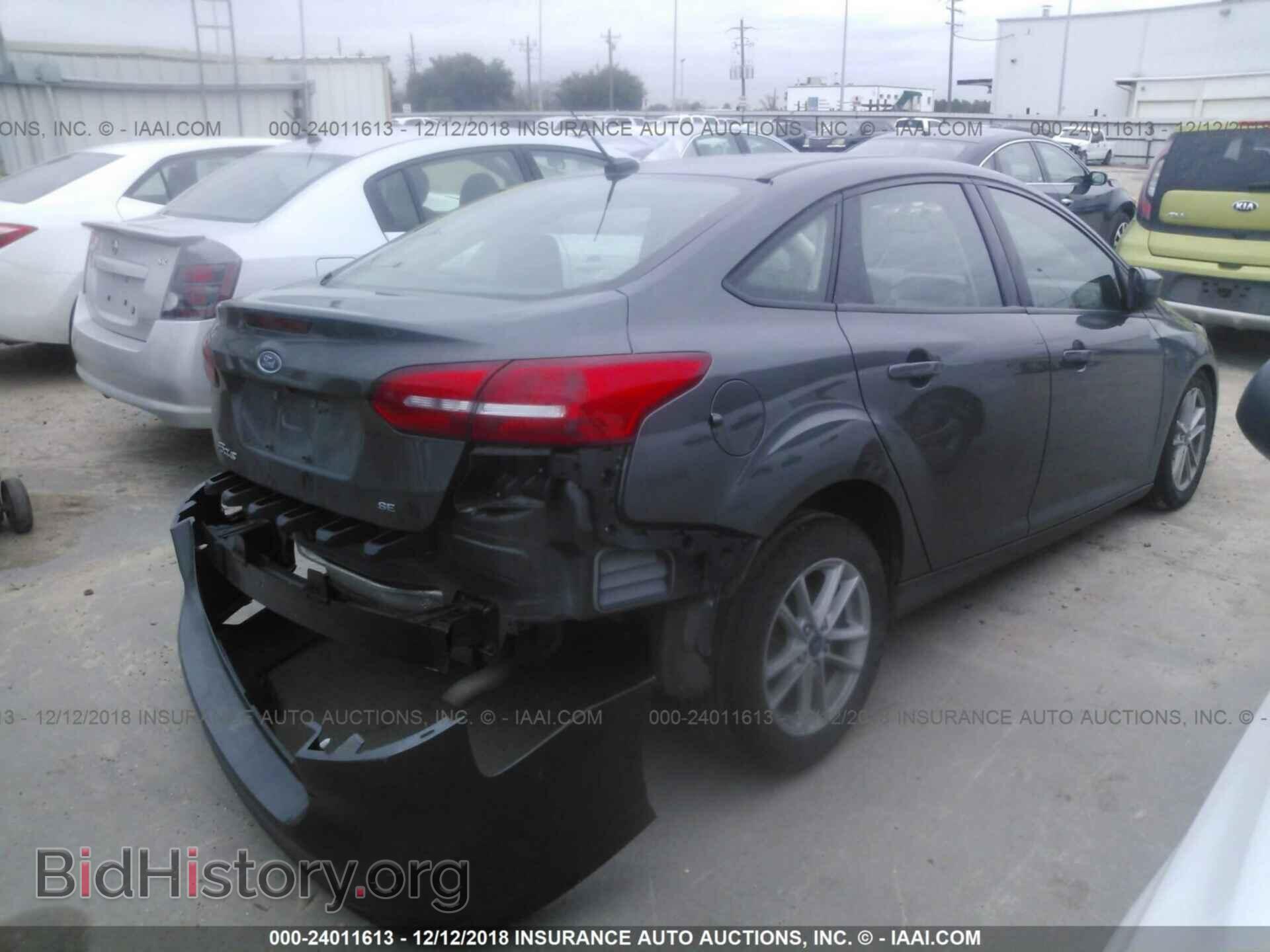 2018 Ford Focus - VIN: 1FADP3F29JL250575 - Фото 4