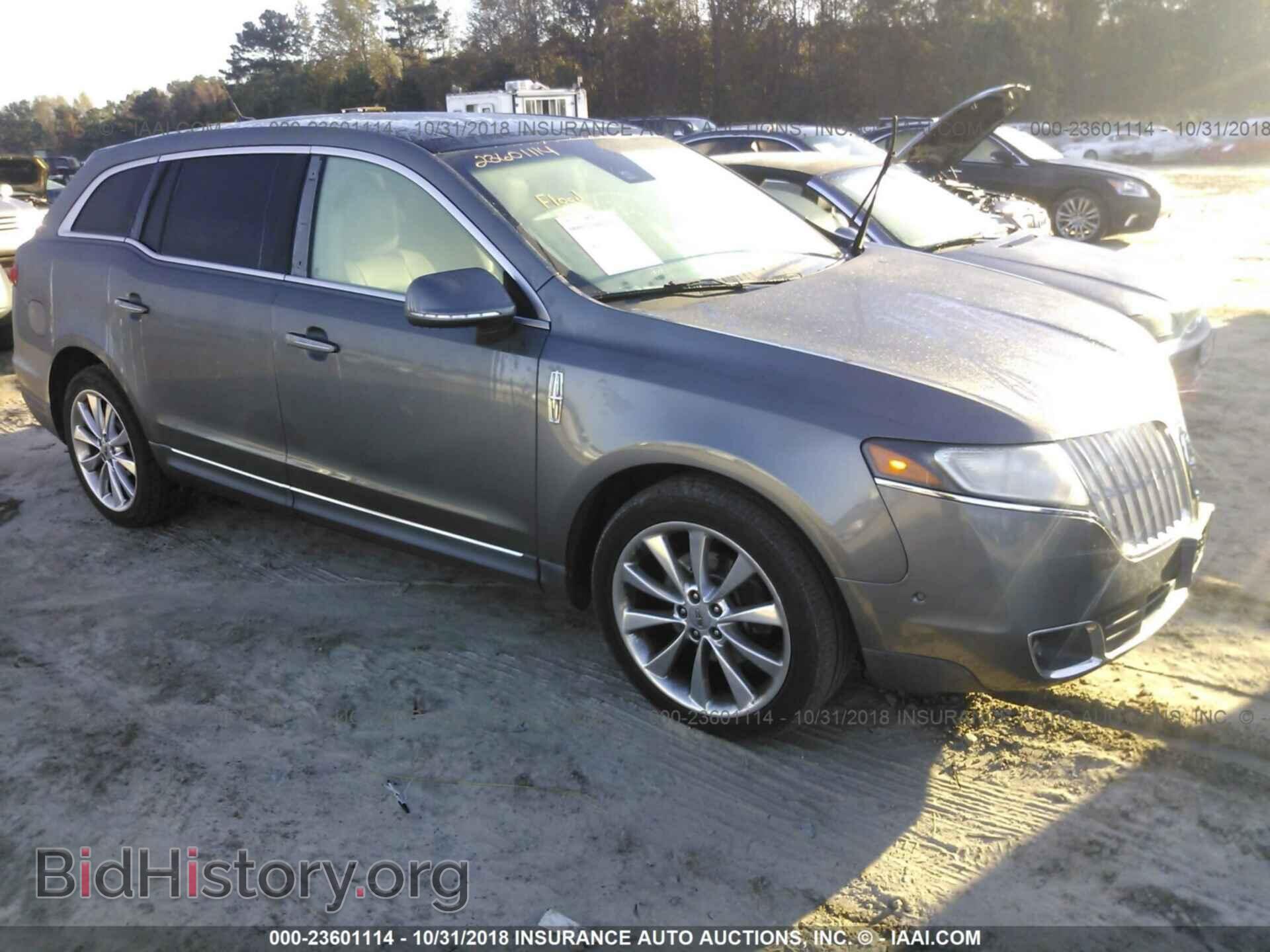 Photo 2LMHJ5AT7ABJ15667 - LINCOLN MKT 2010