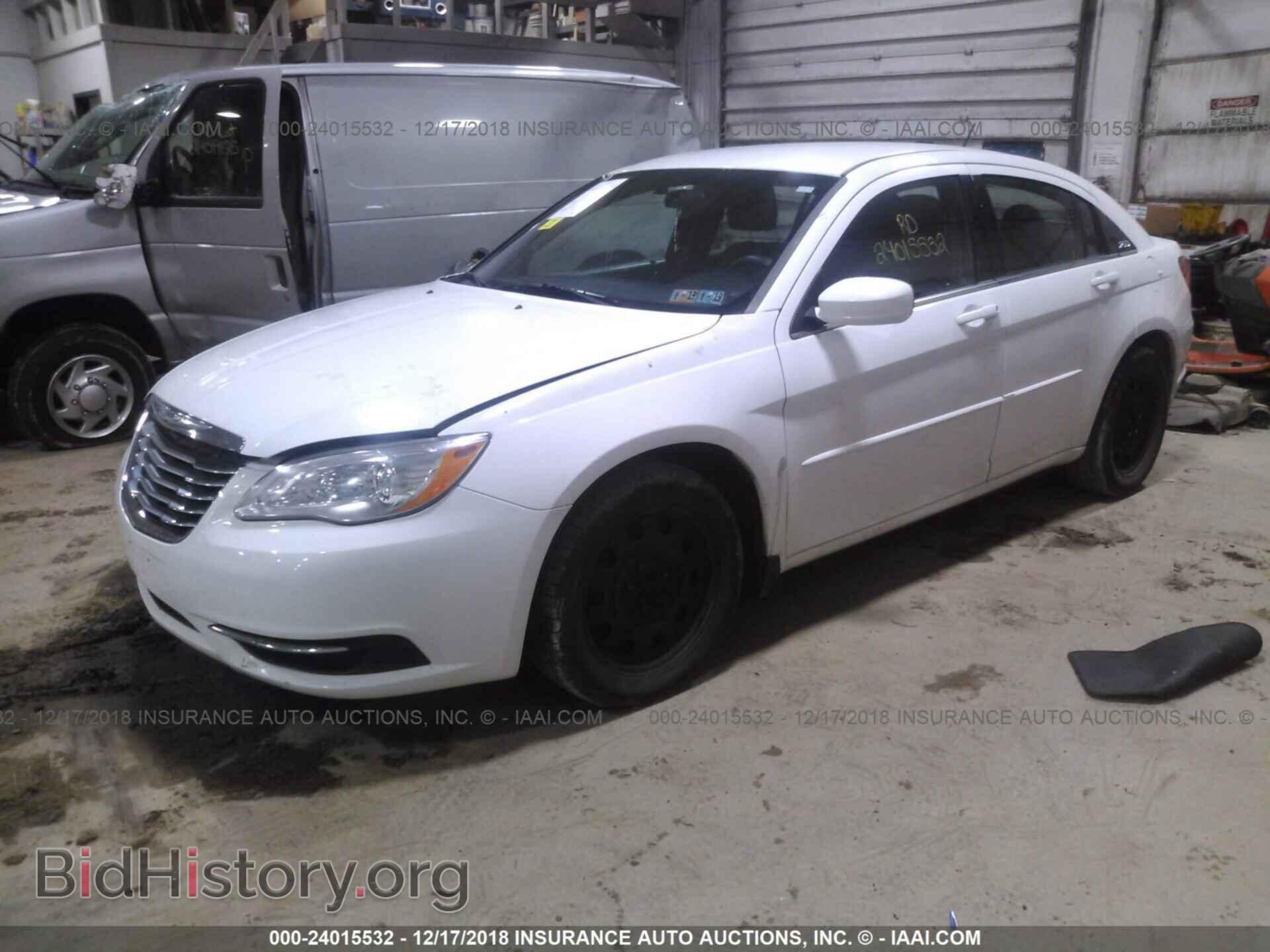 2011 CHRYSLER 200 - VIN: 1C3BC4FB7BN552993 - Фото 2
