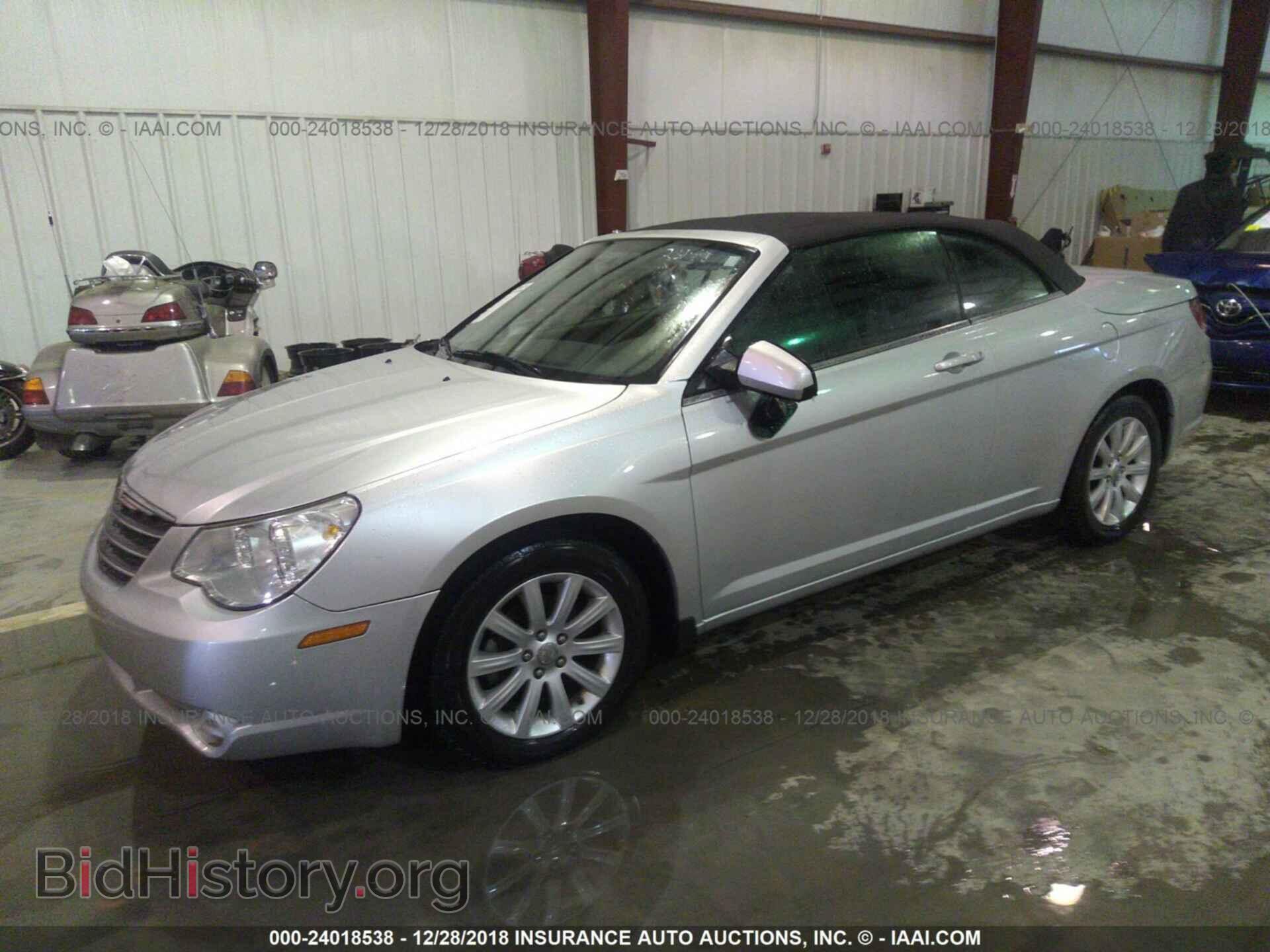 2010 CHRYSLER SEBRING - VIN: 1C3BC5ED5AN222499 - Фото 2