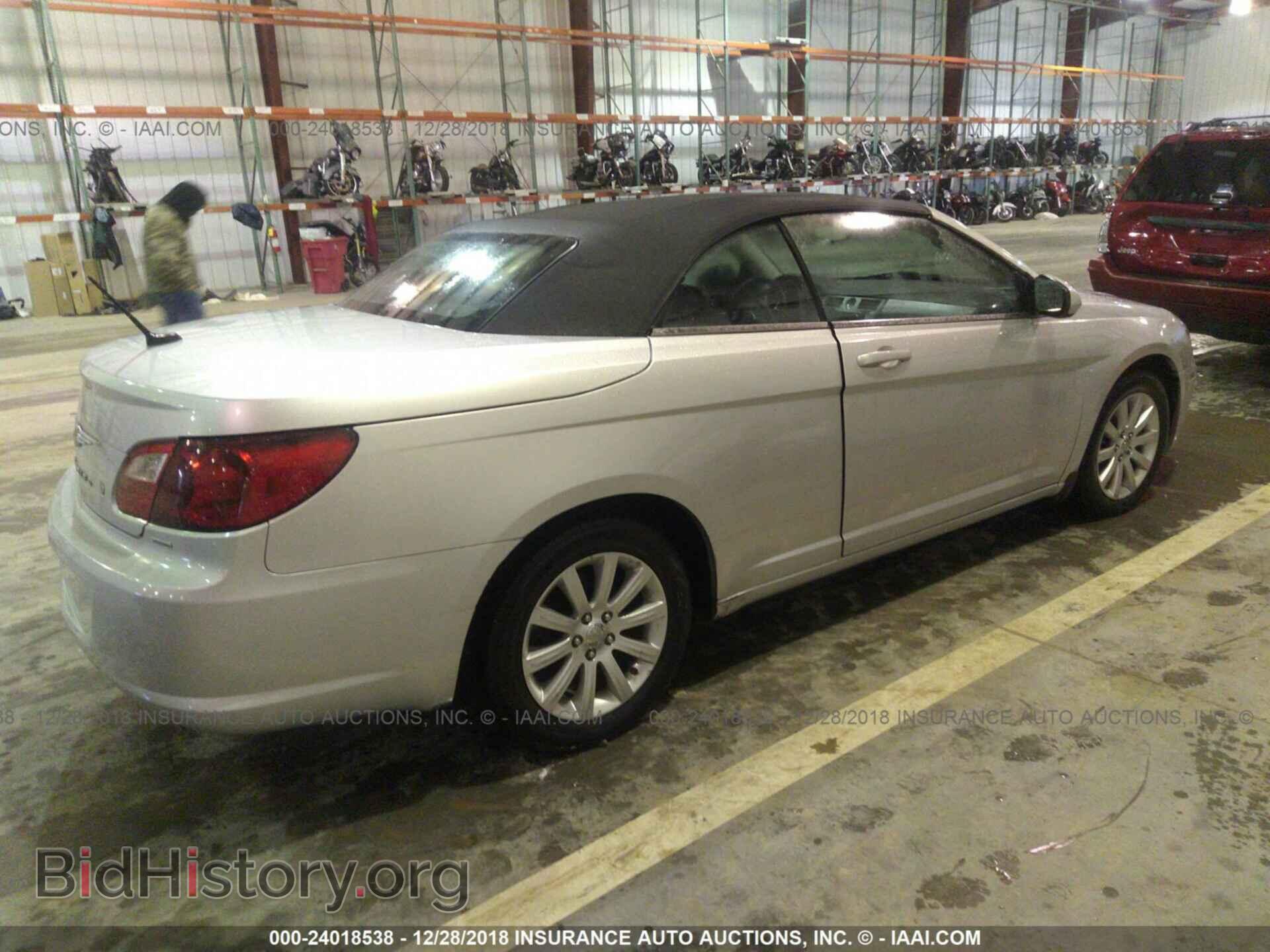 2010 CHRYSLER SEBRING - VIN: 1C3BC5ED5AN222499 - Фото 4