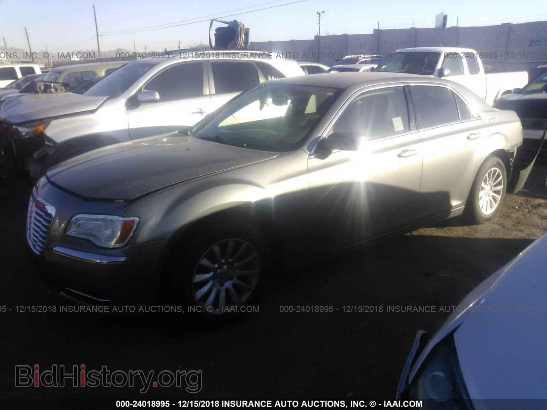 2012 CHRYSLER 300 - VIN: 2C3CCAAG1CH213694 - Фото 2